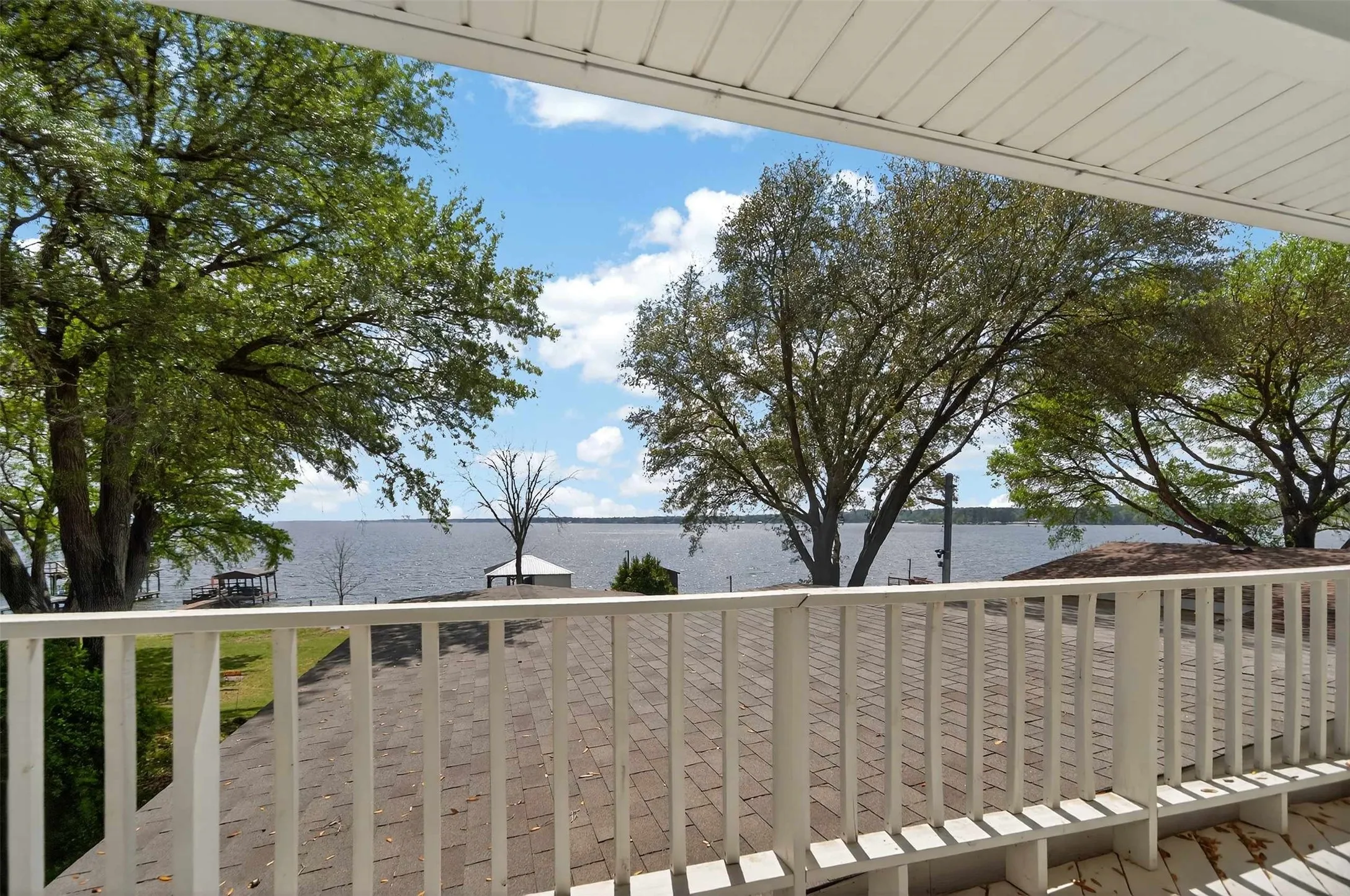 Mobile Home For Sale in Henderson County , 21308 Southwind Drive, Chandler, Texas 75758, 4 Bedroom, 3 Bathroom, Garage spaces, 2,759 Sqft, built in 1970, mls#21224913, Real Estate Agent in Chandler, Homes For Sale in Henderson county, Homes For Sale in Chandler, Realtor in Chandler Texas, Real Estate Brokerage Independent Realty Texas, Luminita Cordes Realtor