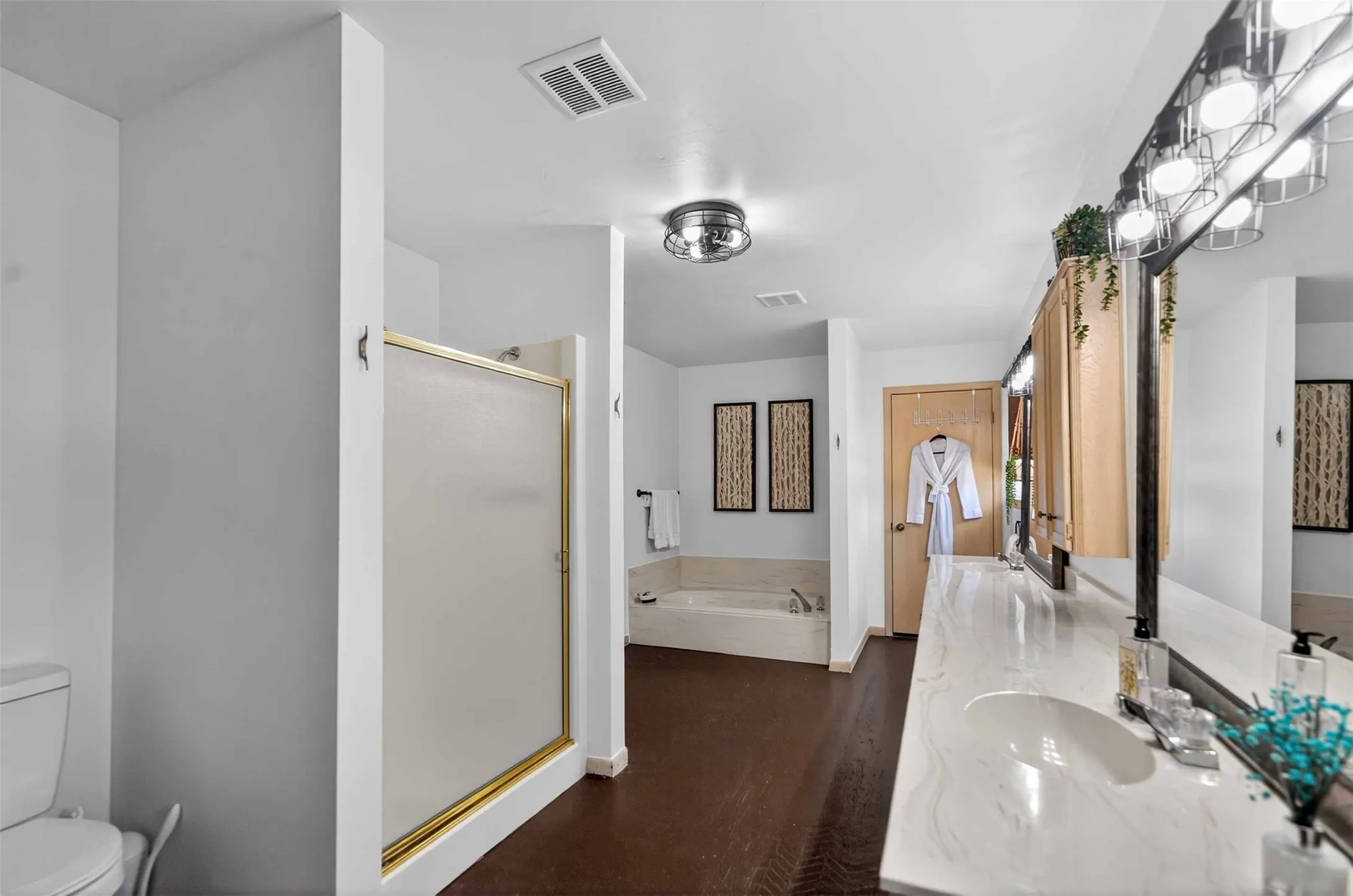 Mobile Home For Sale in Henderson County , 21308 Southwind Drive, Chandler, Texas 75758, 4 Bedroom, 3 Bathroom, Garage spaces, 2,759 Sqft, built in 1970, mls#21224913, Real Estate Agent in Chandler, Homes For Sale in Henderson county, Homes For Sale in Chandler, Realtor in Chandler Texas, Real Estate Brokerage Independent Realty Texas, Luminita Cordes Realtor