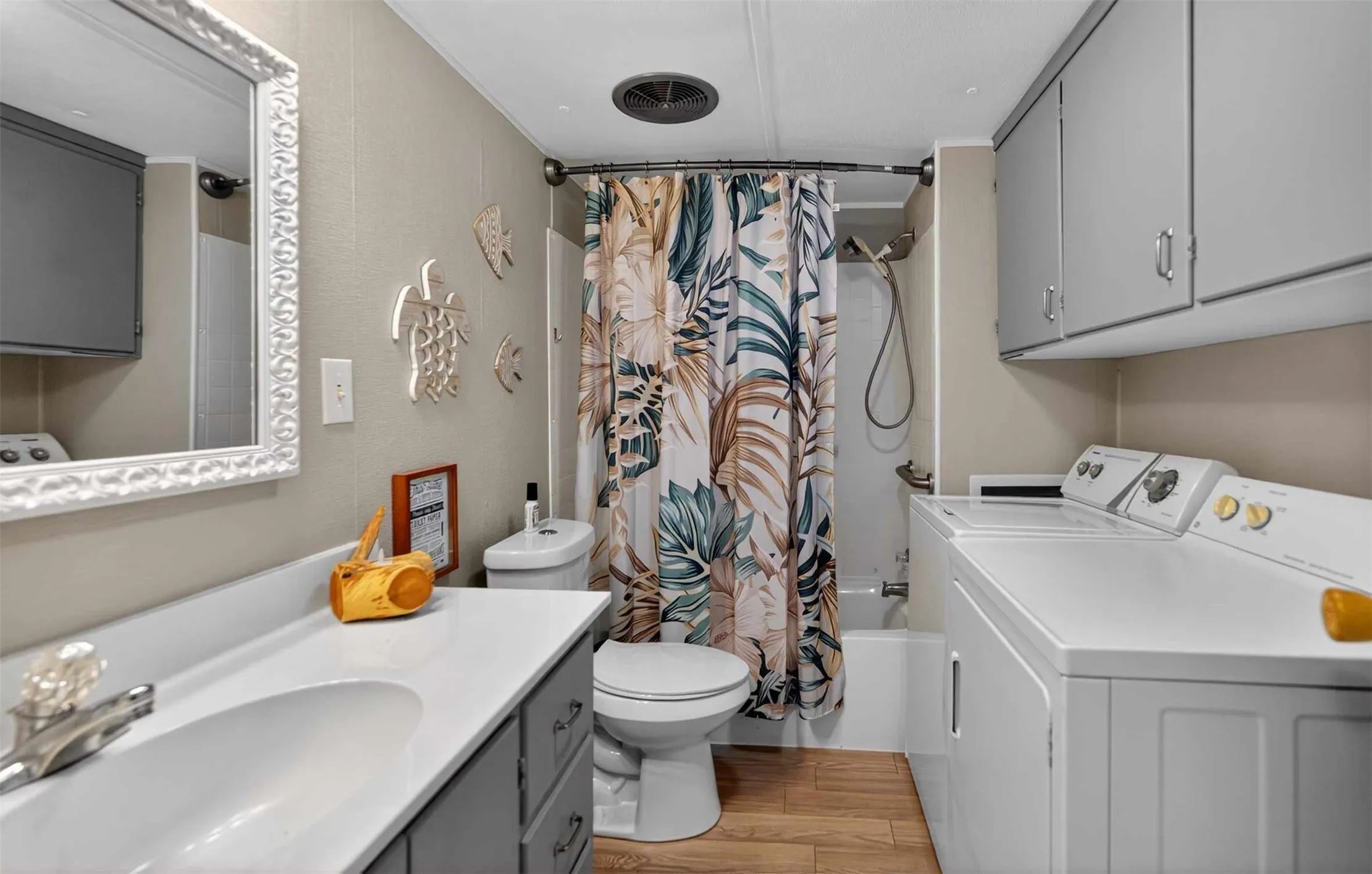 Mobile Home For Sale in Henderson County , 21308 Southwind Drive, Chandler, Texas 75758, 4 Bedroom, 3 Bathroom, Garage spaces, 2,759 Sqft, built in 1970, mls#21224913, Real Estate Agent in Chandler, Homes For Sale in Henderson county, Homes For Sale in Chandler, Realtor in Chandler Texas, Real Estate Brokerage Independent Realty Texas, Luminita Cordes Realtor
