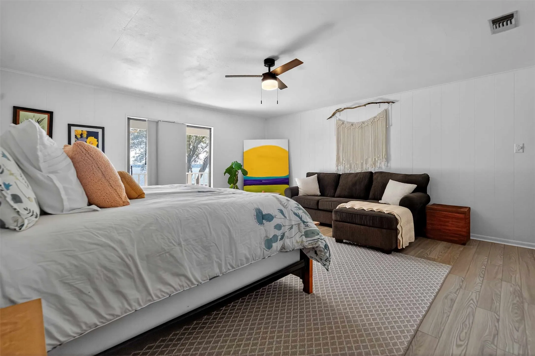 Mobile Home For Sale in Henderson County , 21308 Southwind Drive, Chandler, Texas 75758, 4 Bedroom, 3 Bathroom, Garage spaces, 2,759 Sqft, built in 1970, mls#21224913, Real Estate Agent in Chandler, Homes For Sale in Henderson county, Homes For Sale in Chandler, Realtor in Chandler Texas, Real Estate Brokerage Independent Realty Texas, Luminita Cordes Realtor