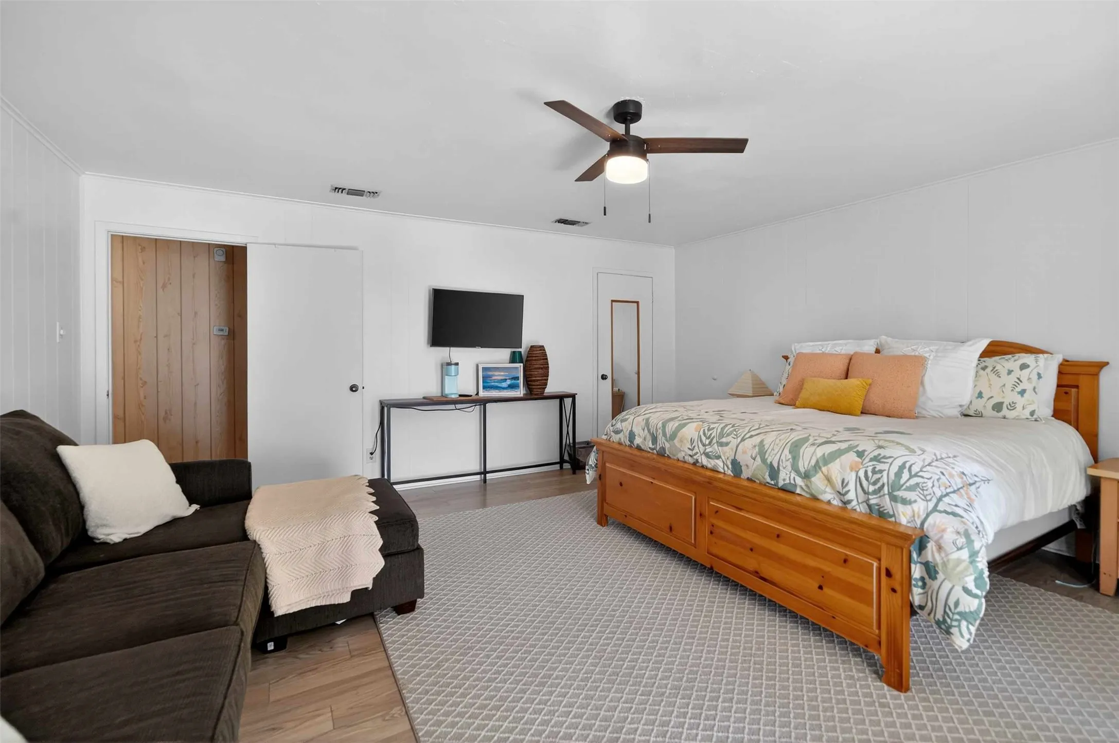 Mobile Home For Sale in Henderson County , 21308 Southwind Drive, Chandler, Texas 75758, 4 Bedroom, 3 Bathroom, Garage spaces, 2,759 Sqft, built in 1970, mls#21224913, Real Estate Agent in Chandler, Homes For Sale in Henderson county, Homes For Sale in Chandler, Realtor in Chandler Texas, Real Estate Brokerage Independent Realty Texas, Luminita Cordes Realtor