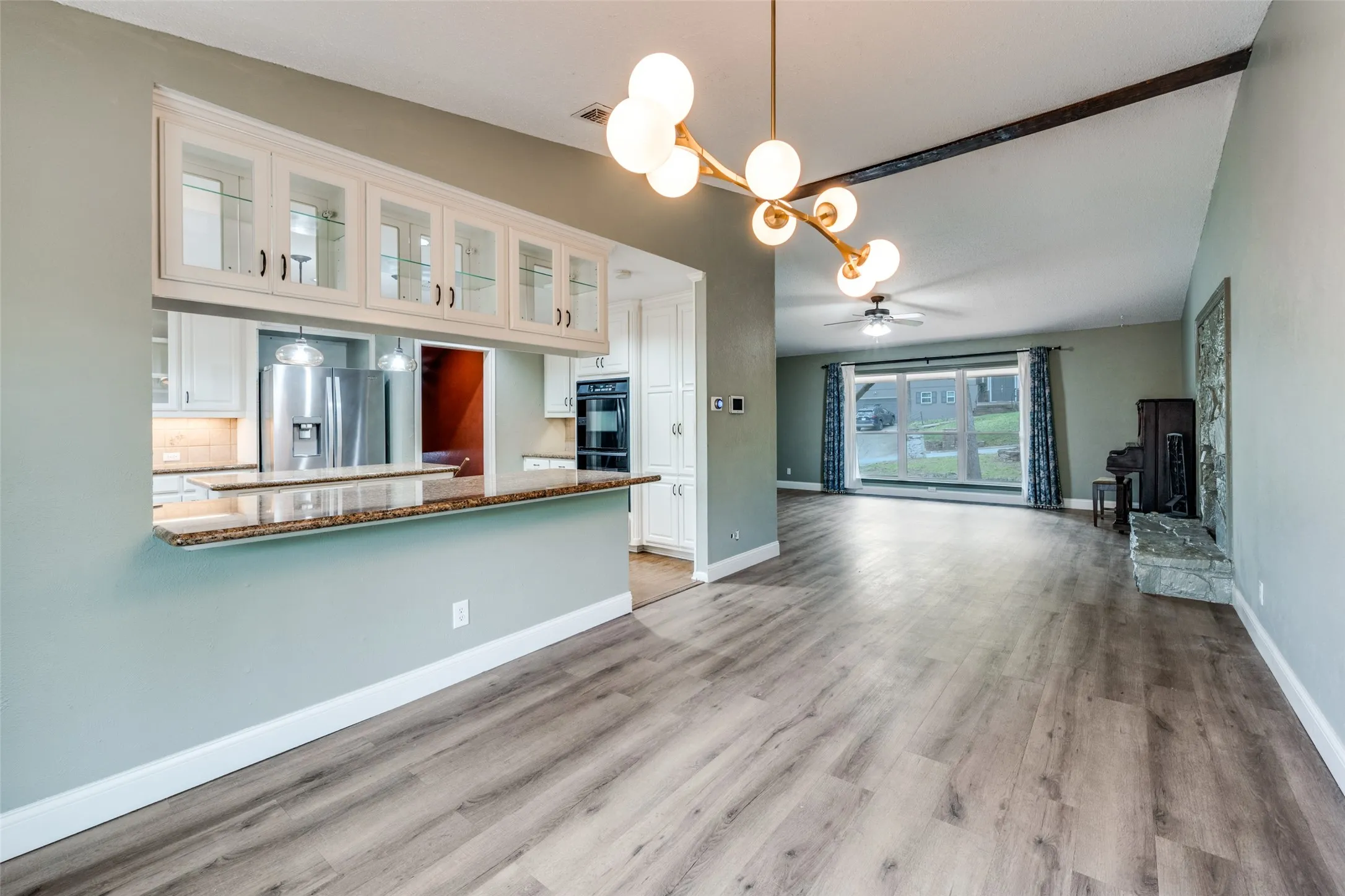 Single Family Residence For Sale in Tarrant County , 2705 Black Oak Lane, Arlington, Texas 76012, 4 Bedroom, 3 Bathroom, 2 Garage spaces, 2,354 Sqft, built in 1964, Preowned, mls#21223915, Real Estate Agent in Arlington, Homes For Sale in Tarrant county, Homes For Sale in Arlington, Realtor in Arlington Texas, Real Estate Brokerage Independent Realty Texas, Luminita Cordes Realtor