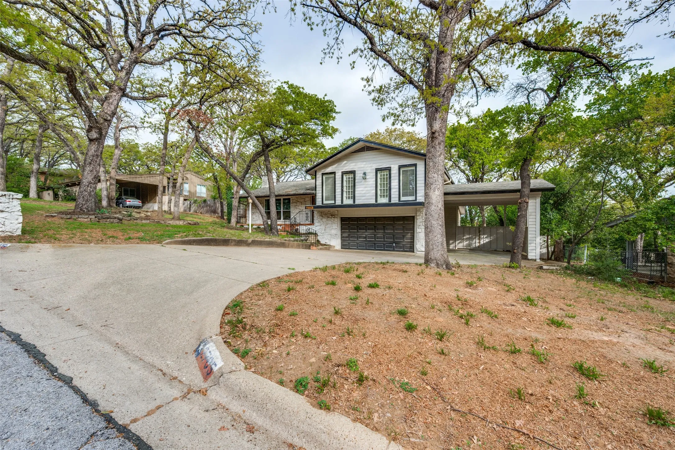 Single Family Residence For Sale in Tarrant County , 2705 Black Oak Lane, Arlington, Texas 76012, 4 Bedroom, 3 Bathroom, 2 Garage spaces, 2,354 Sqft, built in 1964, Preowned, mls#21223915, Real Estate Agent in Arlington, Homes For Sale in Tarrant county, Homes For Sale in Arlington, Realtor in Arlington Texas, Real Estate Brokerage Independent Realty Texas, Luminita Cordes Realtor