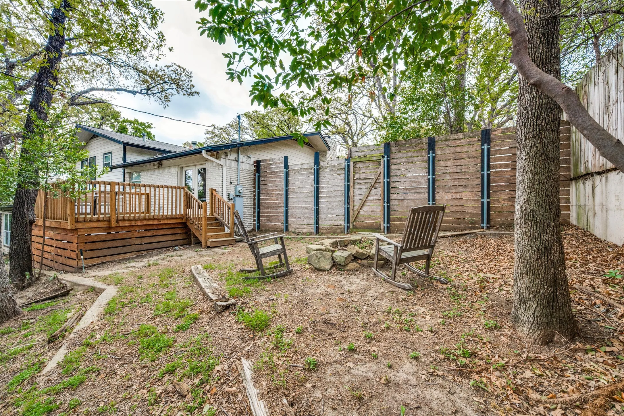 Single Family Residence For Sale in Tarrant County , 2705 Black Oak Lane, Arlington, Texas 76012, 4 Bedroom, 3 Bathroom, 2 Garage spaces, 2,354 Sqft, built in 1964, Preowned, mls#21223915, Real Estate Agent in Arlington, Homes For Sale in Tarrant county, Homes For Sale in Arlington, Realtor in Arlington Texas, Real Estate Brokerage Independent Realty Texas, Luminita Cordes Realtor