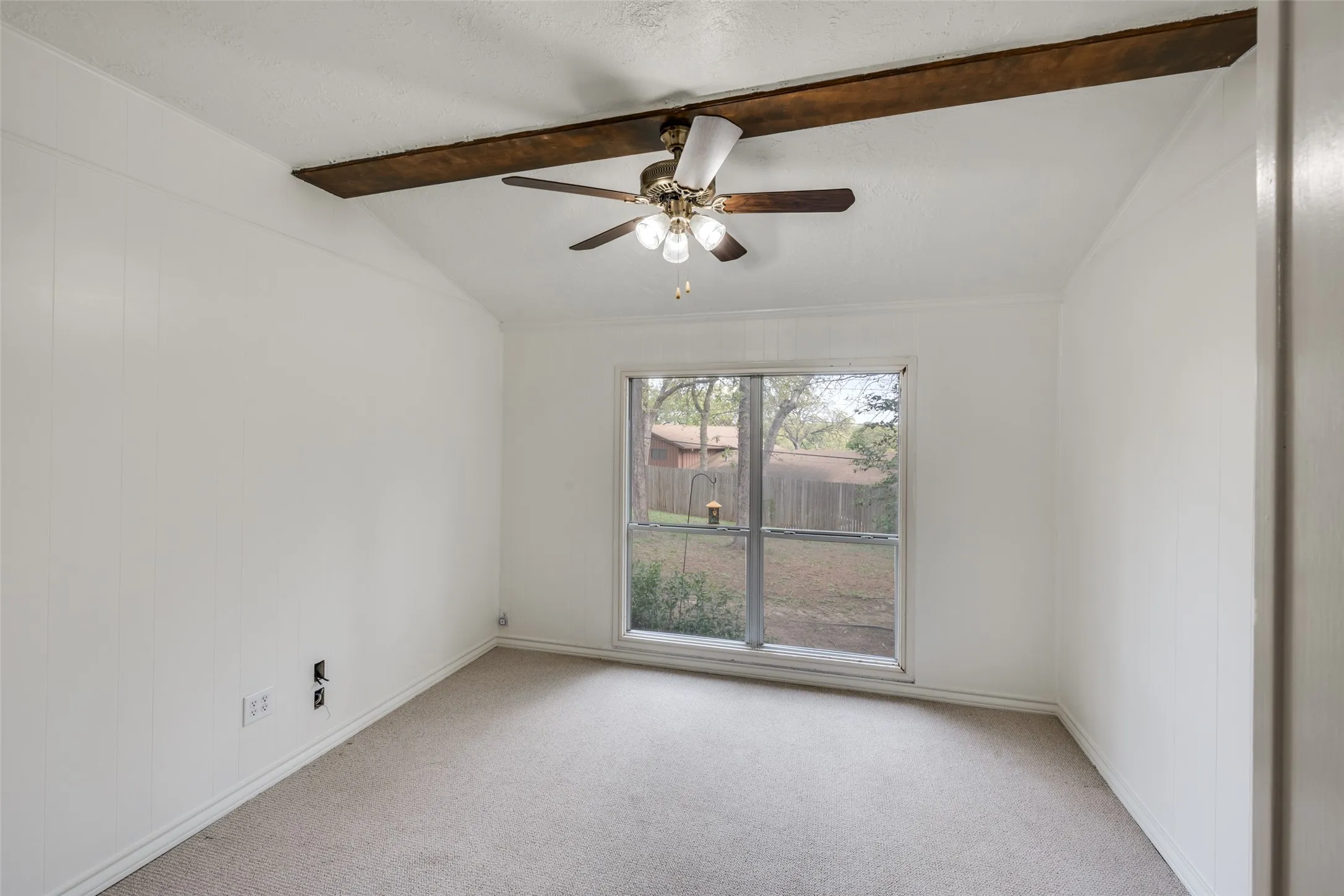 Single Family Residence For Sale in Tarrant County , 2705 Black Oak Lane, Arlington, Texas 76012, 4 Bedroom, 3 Bathroom, 2 Garage spaces, 2,354 Sqft, built in 1964, Preowned, mls#21223915, Real Estate Agent in Arlington, Homes For Sale in Tarrant county, Homes For Sale in Arlington, Realtor in Arlington Texas, Real Estate Brokerage Independent Realty Texas, Luminita Cordes Realtor