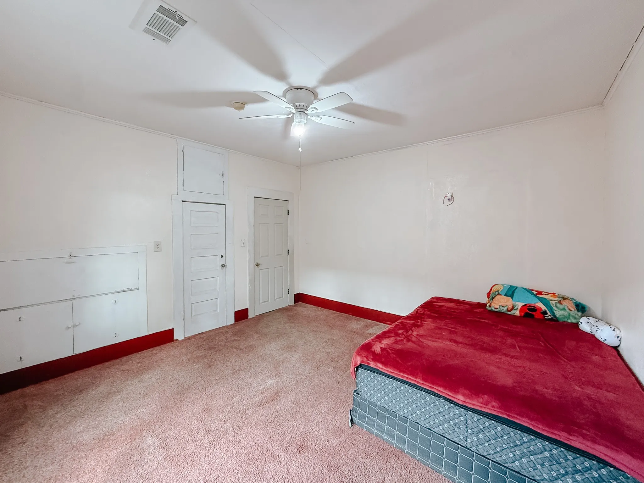 Single Family Residence For Sale in Navarro County , 401 S 30th Street, Corsicana, Texas 75110, 3 Bedrooms, 2 Bathrooms, Garage spaces, 1,344 Sqft, built in 1945, Price $160,000, mls#21222780, Real Estate Agent in Corsicana, Homes For Sale in Navarro county, Homes For Sale in Corsicana, Realtor in Corsicana Texas, Real Estate Brokerage Independent Realty Texas, Luminita Cordes Realtor