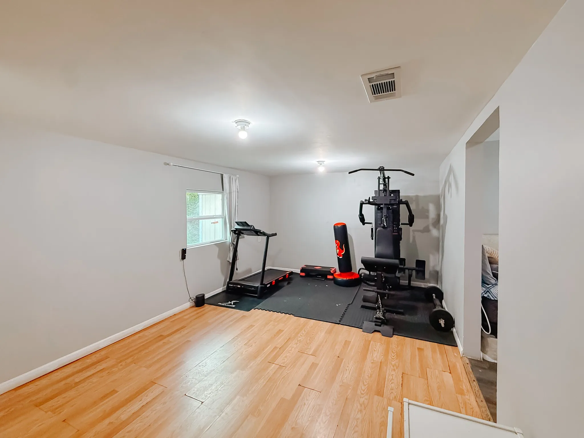 Single Family Residence For Sale in Navarro County , 401 S 30th Street, Corsicana, Texas 75110, 3 Bedrooms, 2 Bathrooms, Garage spaces, 1,344 Sqft, built in 1945, Price $160,000, mls#21222780, Real Estate Agent in Corsicana, Homes For Sale in Navarro county, Homes For Sale in Corsicana, Realtor in Corsicana Texas, Real Estate Brokerage Independent Realty Texas, Luminita Cordes Realtor