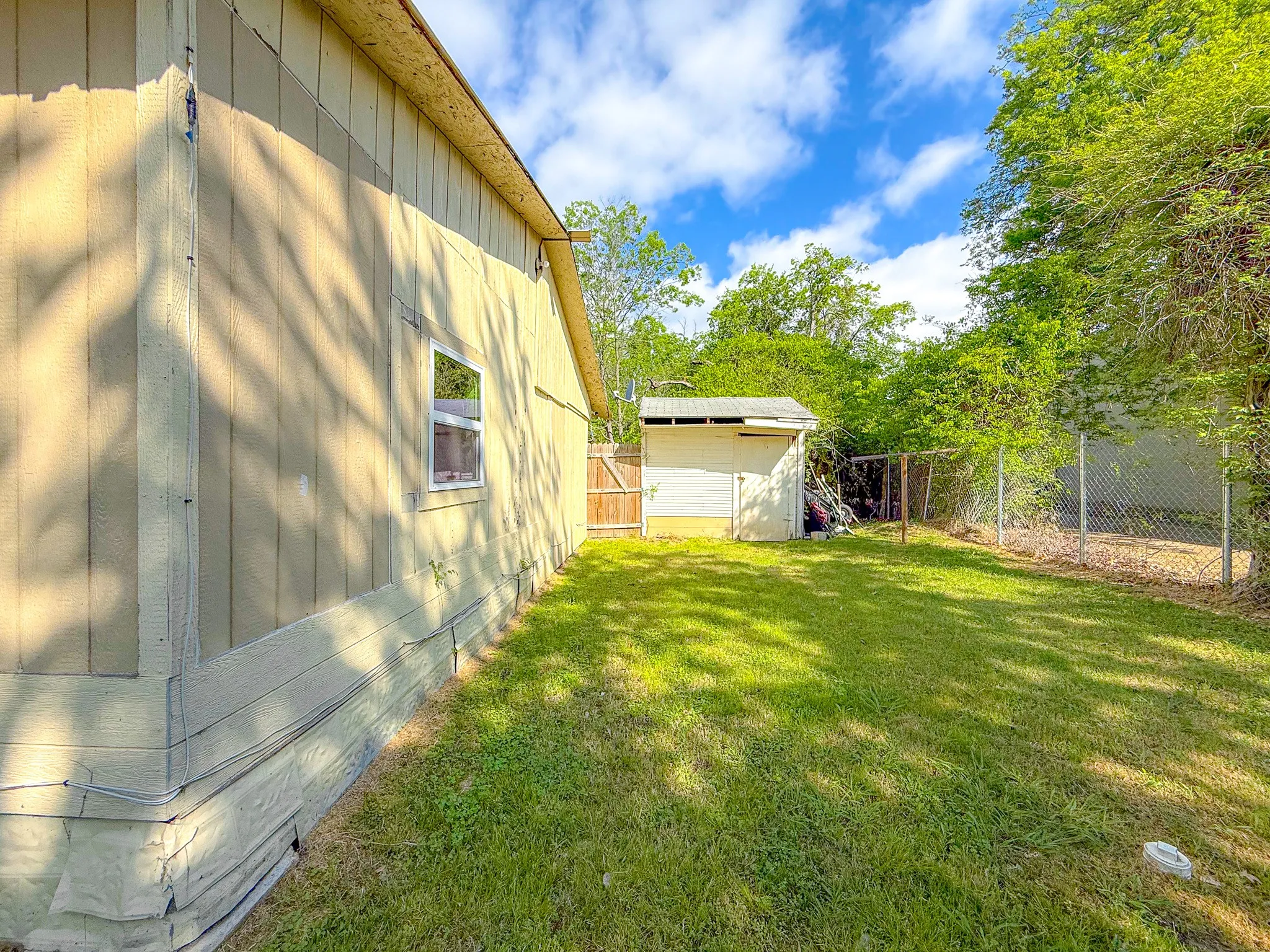 Single Family Residence For Sale in Navarro County , 401 S 30th Street, Corsicana, Texas 75110, 3 Bedrooms, 2 Bathrooms, Garage spaces, 1,344 Sqft, built in 1945, Price $160,000, mls#21222780, Real Estate Agent in Corsicana, Homes For Sale in Navarro county, Homes For Sale in Corsicana, Realtor in Corsicana Texas, Real Estate Brokerage Independent Realty Texas, Luminita Cordes Realtor