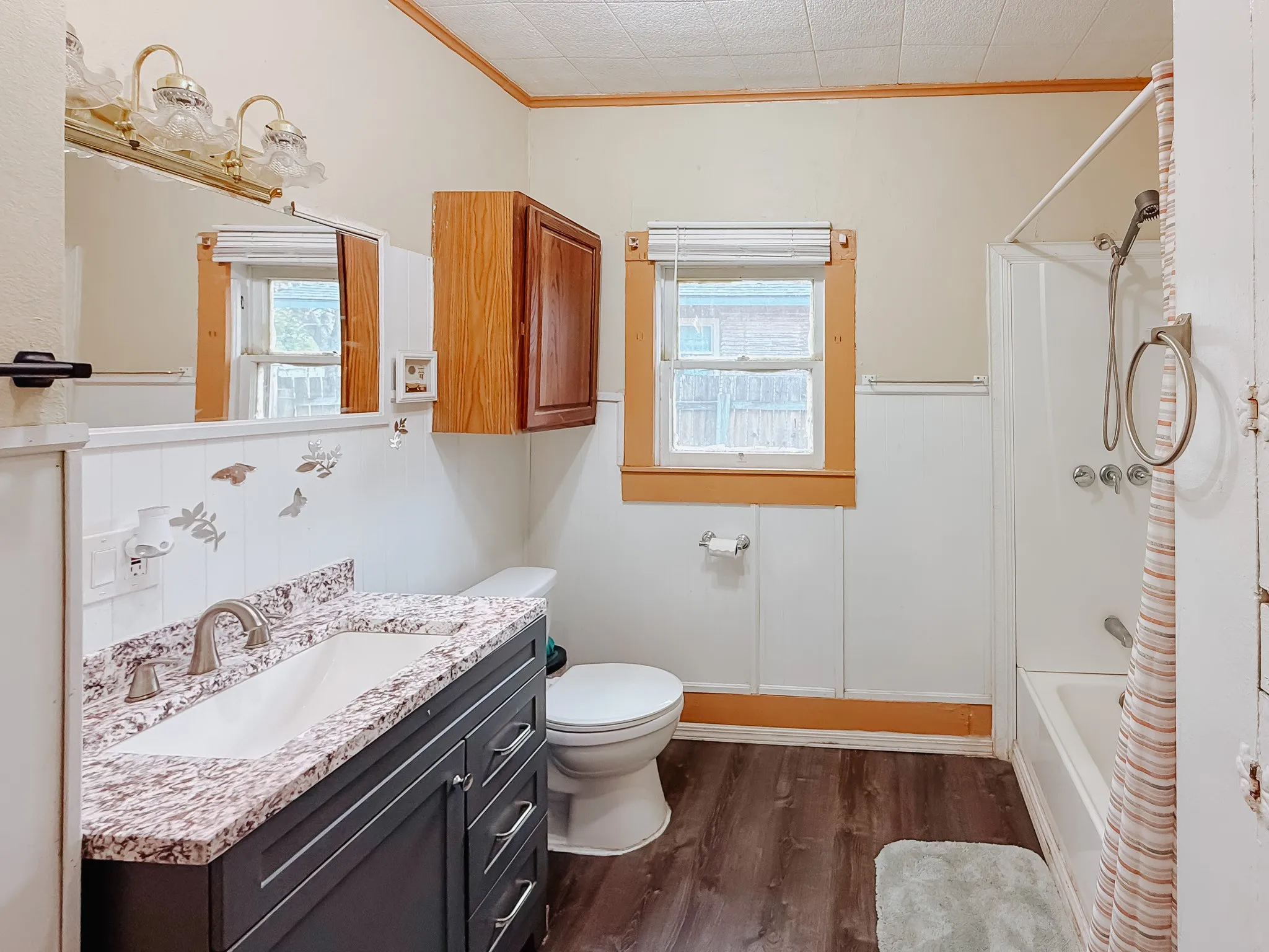 Single Family Residence For Sale in Navarro County , 401 S 30th Street, Corsicana, Texas 75110, 3 Bedrooms, 2 Bathrooms, Garage spaces, 1,344 Sqft, built in 1945, Price $160,000, mls#21222780, Real Estate Agent in Corsicana, Homes For Sale in Navarro county, Homes For Sale in Corsicana, Realtor in Corsicana Texas, Real Estate Brokerage Independent Realty Texas, Luminita Cordes Realtor