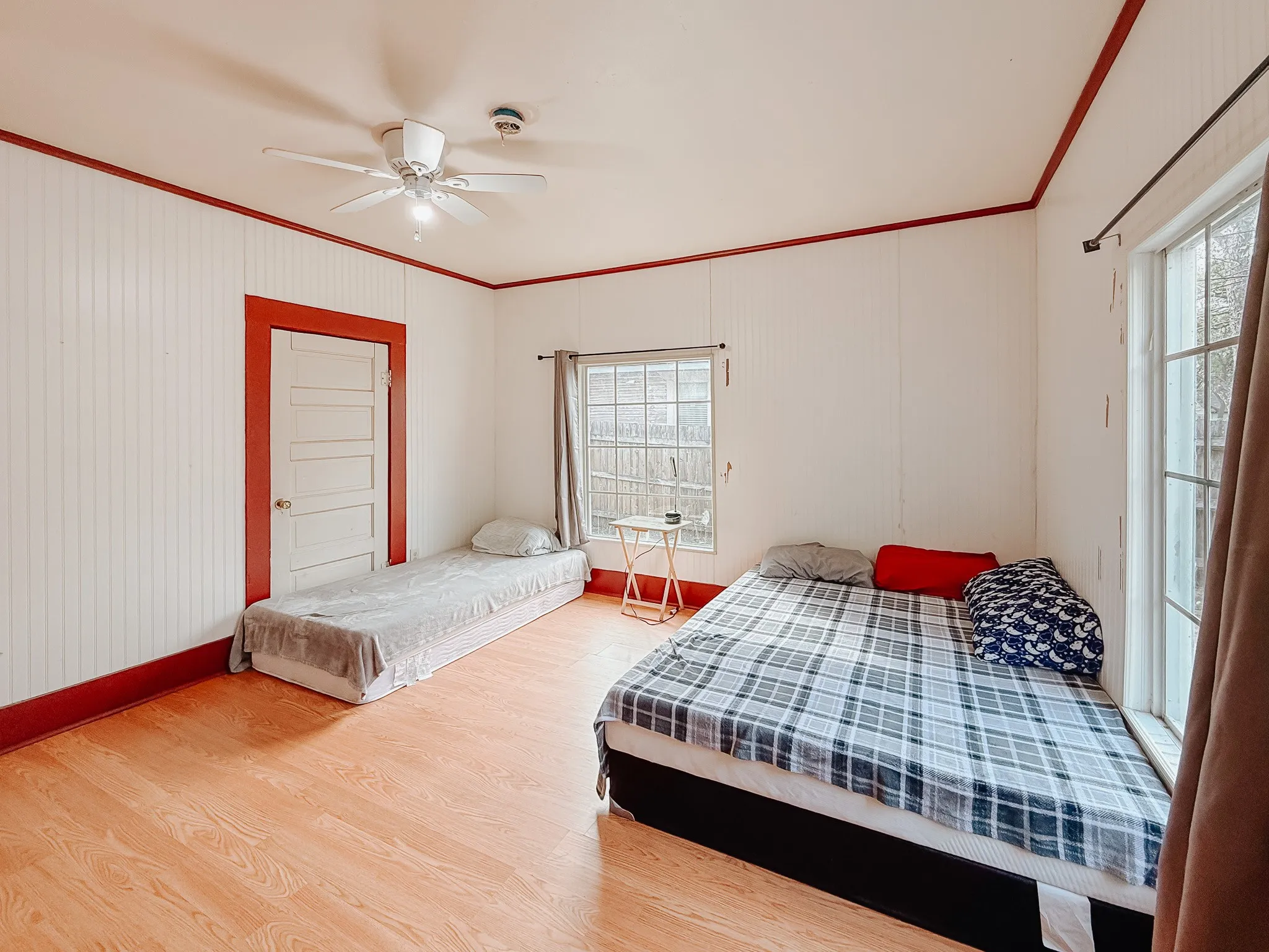 Single Family Residence For Sale in Navarro County , 401 S 30th Street, Corsicana, Texas 75110, 3 Bedrooms, 2 Bathrooms, Garage spaces, 1,344 Sqft, built in 1945, Price $160,000, mls#21222780, Real Estate Agent in Corsicana, Homes For Sale in Navarro county, Homes For Sale in Corsicana, Realtor in Corsicana Texas, Real Estate Brokerage Independent Realty Texas, Luminita Cordes Realtor