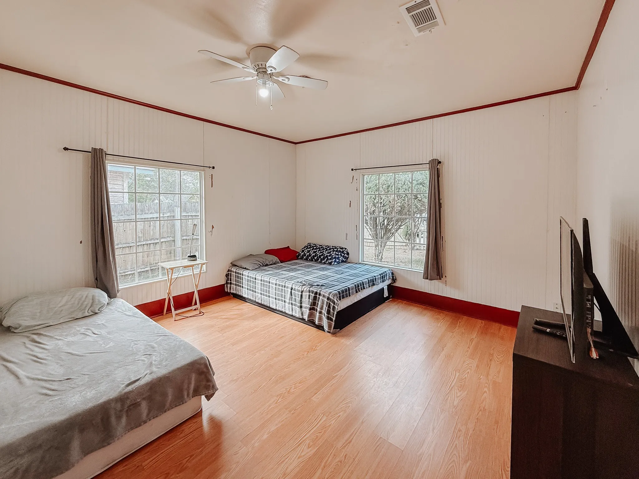 Single Family Residence For Sale in Navarro County , 401 S 30th Street, Corsicana, Texas 75110, 3 Bedrooms, 2 Bathrooms, Garage spaces, 1,344 Sqft, built in 1945, Price $160,000, mls#21222780, Real Estate Agent in Corsicana, Homes For Sale in Navarro county, Homes For Sale in Corsicana, Realtor in Corsicana Texas, Real Estate Brokerage Independent Realty Texas, Luminita Cordes Realtor