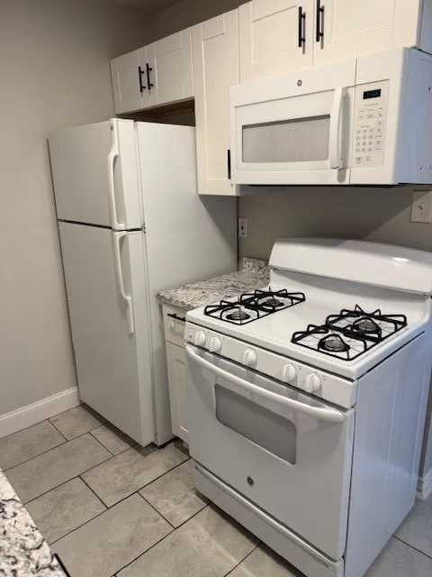 Condominium For Sale in Tarrant County , 6016 Westridge Lane 407, Fort Worth, Texas 76116, 1 Bedroom, 1 Bathroom, Garage spaces, 918 Sqft, built in 1969, mls#21223641, Real Estate Agent in Fort Worth, Homes For Sale in Tarrant county, Homes For Sale in Fort Worth, Realtor in Fort Worth Texas, Real Estate Brokerage Independent Realty Texas, Luminita Cordes Realtor