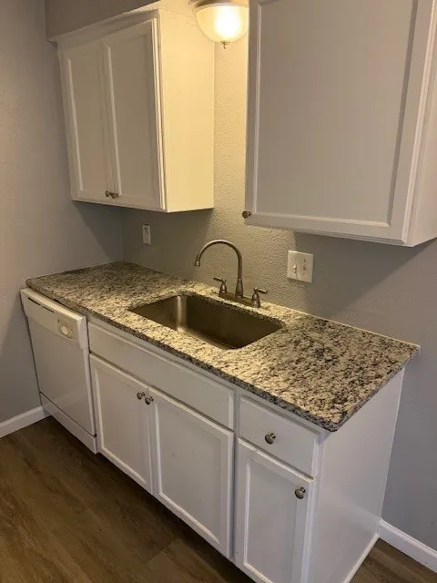 Condominium For Sale in Tarrant County , 6012 Westridge Lane 609, Fort Worth, Texas 76116, 1 Bedroom, 1 Bathroom, Garage spaces, 806 Sqft, built in 1969, Preowned, mls#21224950, Real Estate Agent in Fort Worth, Homes For Sale in Tarrant county, Homes For Sale in Fort Worth, Realtor in Fort Worth Texas, Real Estate Brokerage Independent Realty Texas, Luminita Cordes Realtor