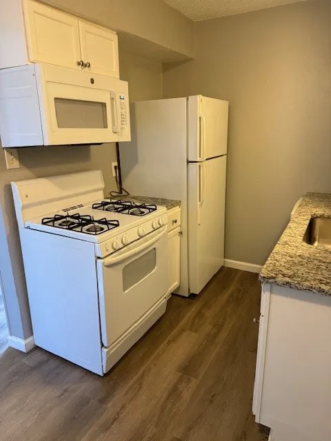 Condominium For Sale in Tarrant County , 6012 Westridge Lane 609, Fort Worth, Texas 76116, 1 Bedroom, 1 Bathroom, Garage spaces, 806 Sqft, built in 1969, Preowned, mls#21224950, Real Estate Agent in Fort Worth, Homes For Sale in Tarrant county, Homes For Sale in Fort Worth, Realtor in Fort Worth Texas, Real Estate Brokerage Independent Realty Texas, Luminita Cordes Realtor