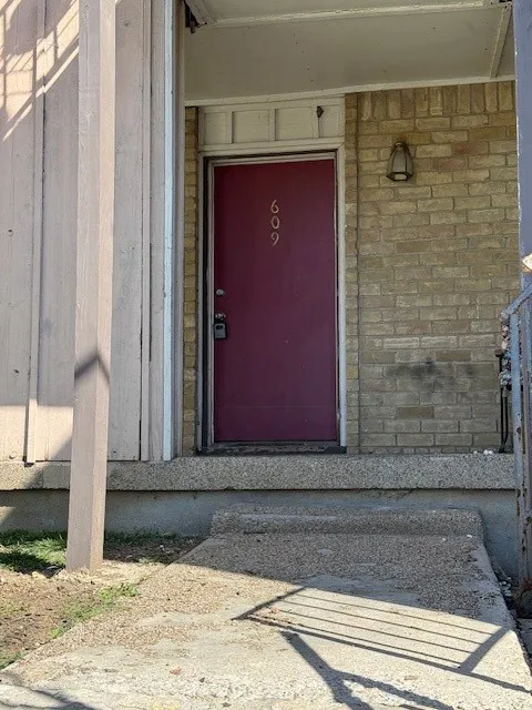 Condominium For Sale in Tarrant County , 6012 Westridge Lane 609, Fort Worth, Texas 76116, 1 Bedroom, 1 Bathroom, Garage spaces, 806 Sqft, built in 1969, Preowned, mls#21224950, Real Estate Agent in Fort Worth, Homes For Sale in Tarrant county, Homes For Sale in Fort Worth, Realtor in Fort Worth Texas, Real Estate Brokerage Independent Realty Texas, Luminita Cordes Realtor