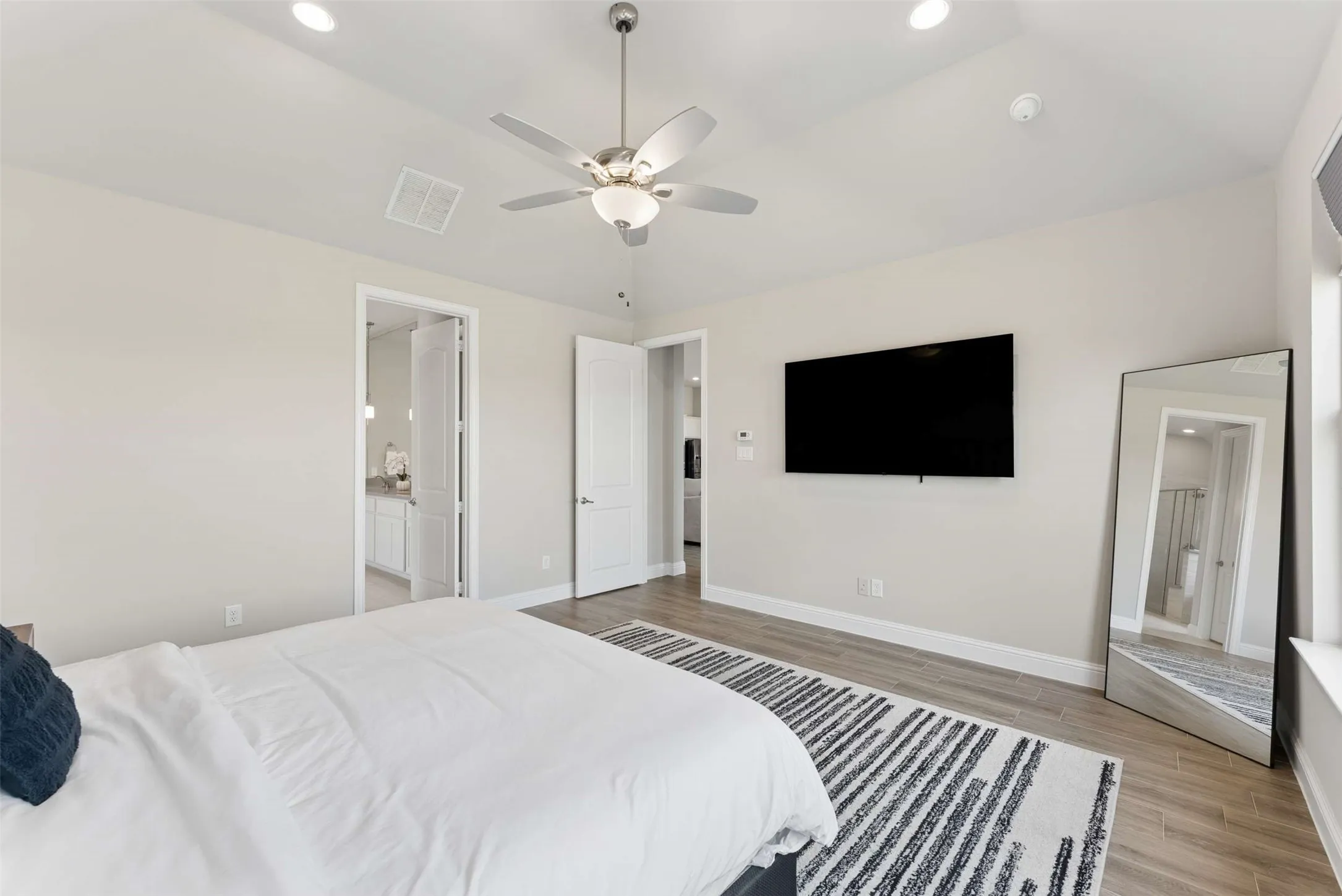 Single Family Residence For Sale in Collin County , 1817 Scotney Court, Celina, Texas 75009, 4 Bedroom, 3 Bathroom, 3 Garage spaces, 2,782 Sqft, built in 2021, Preowned, mls#21223555, Real Estate Agent in Celina, Homes For Sale in Collin county, Homes For Sale in Celina, Realtor in Celina Texas, Real Estate Brokerage Independent Realty Texas, Luminita Cordes Realtor
