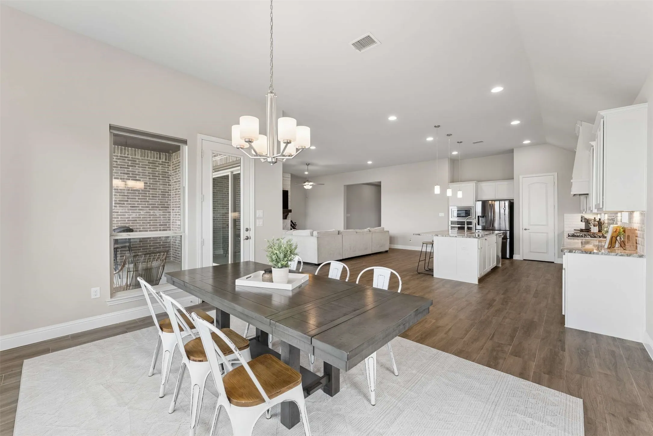 Single Family Residence For Sale in Collin County , 1817 Scotney Court, Celina, Texas 75009, 4 Bedroom, 3 Bathroom, 3 Garage spaces, 2,782 Sqft, built in 2021, Preowned, mls#21223555, Real Estate Agent in Celina, Homes For Sale in Collin county, Homes For Sale in Celina, Realtor in Celina Texas, Real Estate Brokerage Independent Realty Texas, Luminita Cordes Realtor