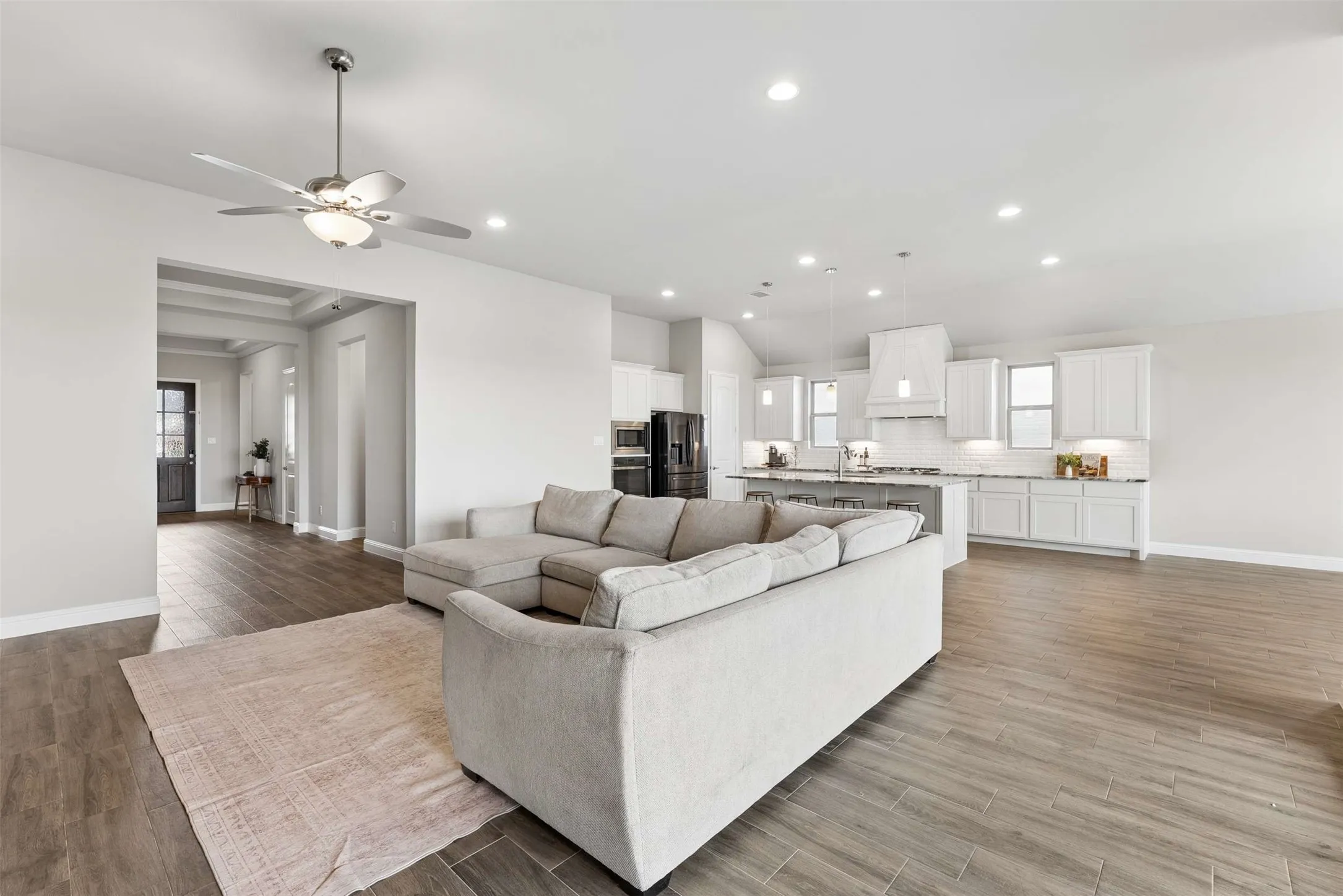 Single Family Residence For Sale in Collin County , 1817 Scotney Court, Celina, Texas 75009, 4 Bedroom, 3 Bathroom, 3 Garage spaces, 2,782 Sqft, built in 2021, Preowned, mls#21223555, Real Estate Agent in Celina, Homes For Sale in Collin county, Homes For Sale in Celina, Realtor in Celina Texas, Real Estate Brokerage Independent Realty Texas, Luminita Cordes Realtor