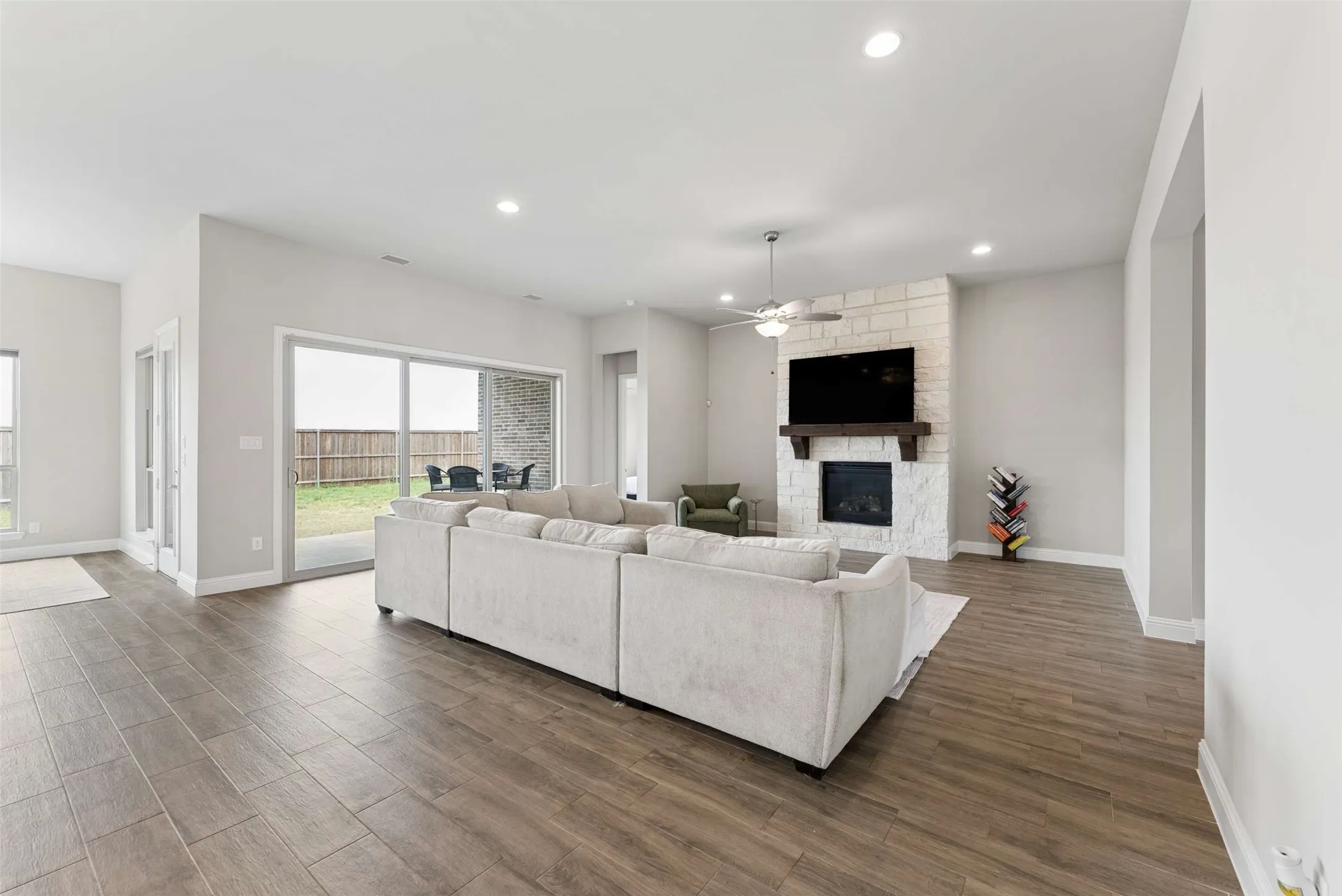 Single Family Residence For Sale in Collin County , 1817 Scotney Court, Celina, Texas 75009, 4 Bedroom, 3 Bathroom, 3 Garage spaces, 2,782 Sqft, built in 2021, Preowned, mls#21223555, Real Estate Agent in Celina, Homes For Sale in Collin county, Homes For Sale in Celina, Realtor in Celina Texas, Real Estate Brokerage Independent Realty Texas, Luminita Cordes Realtor