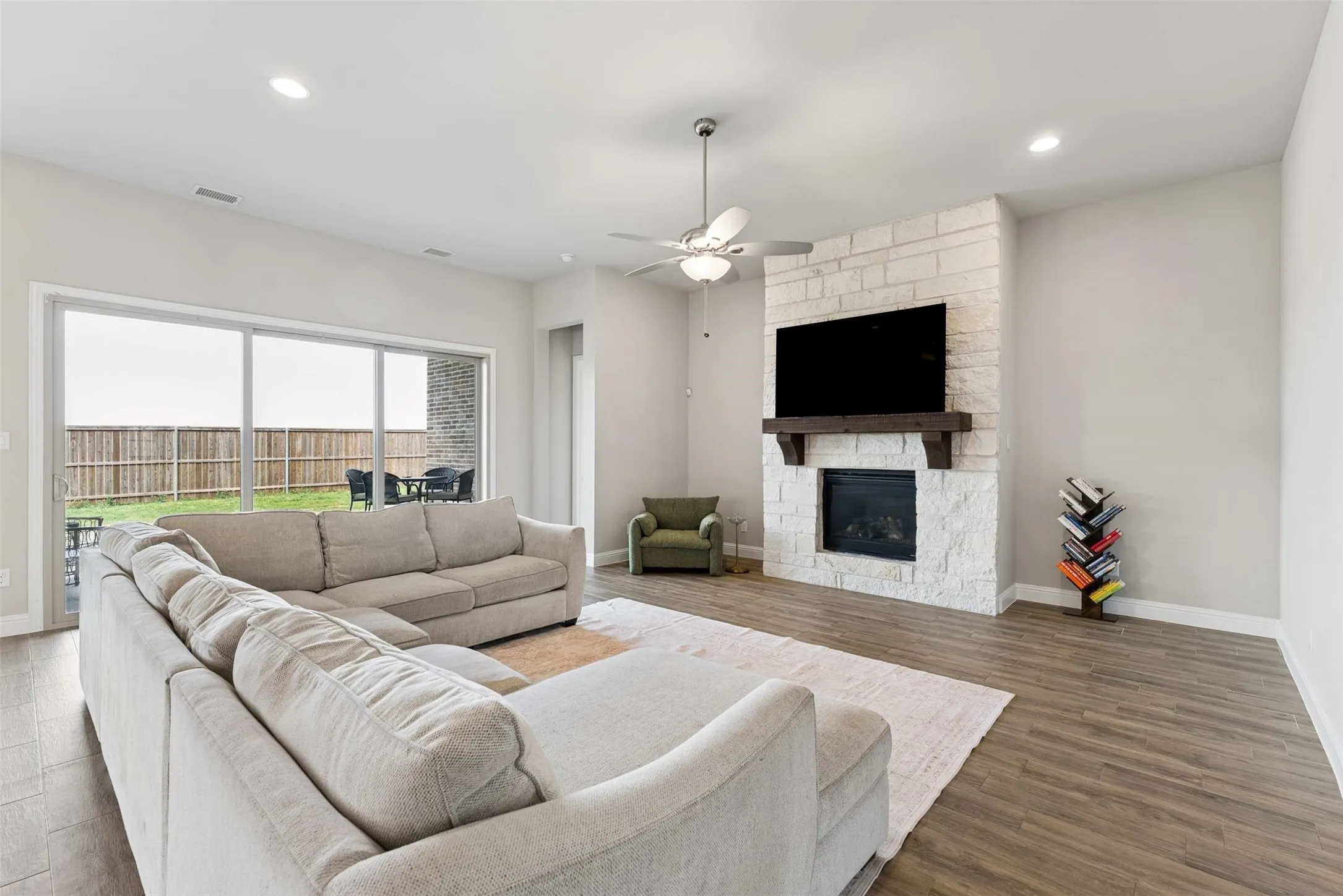 Single Family Residence For Sale in Collin County , 1817 Scotney Court, Celina, Texas 75009, 4 Bedroom, 3 Bathroom, 3 Garage spaces, 2,782 Sqft, built in 2021, Preowned, mls#21223555, Real Estate Agent in Celina, Homes For Sale in Collin county, Homes For Sale in Celina, Realtor in Celina Texas, Real Estate Brokerage Independent Realty Texas, Luminita Cordes Realtor