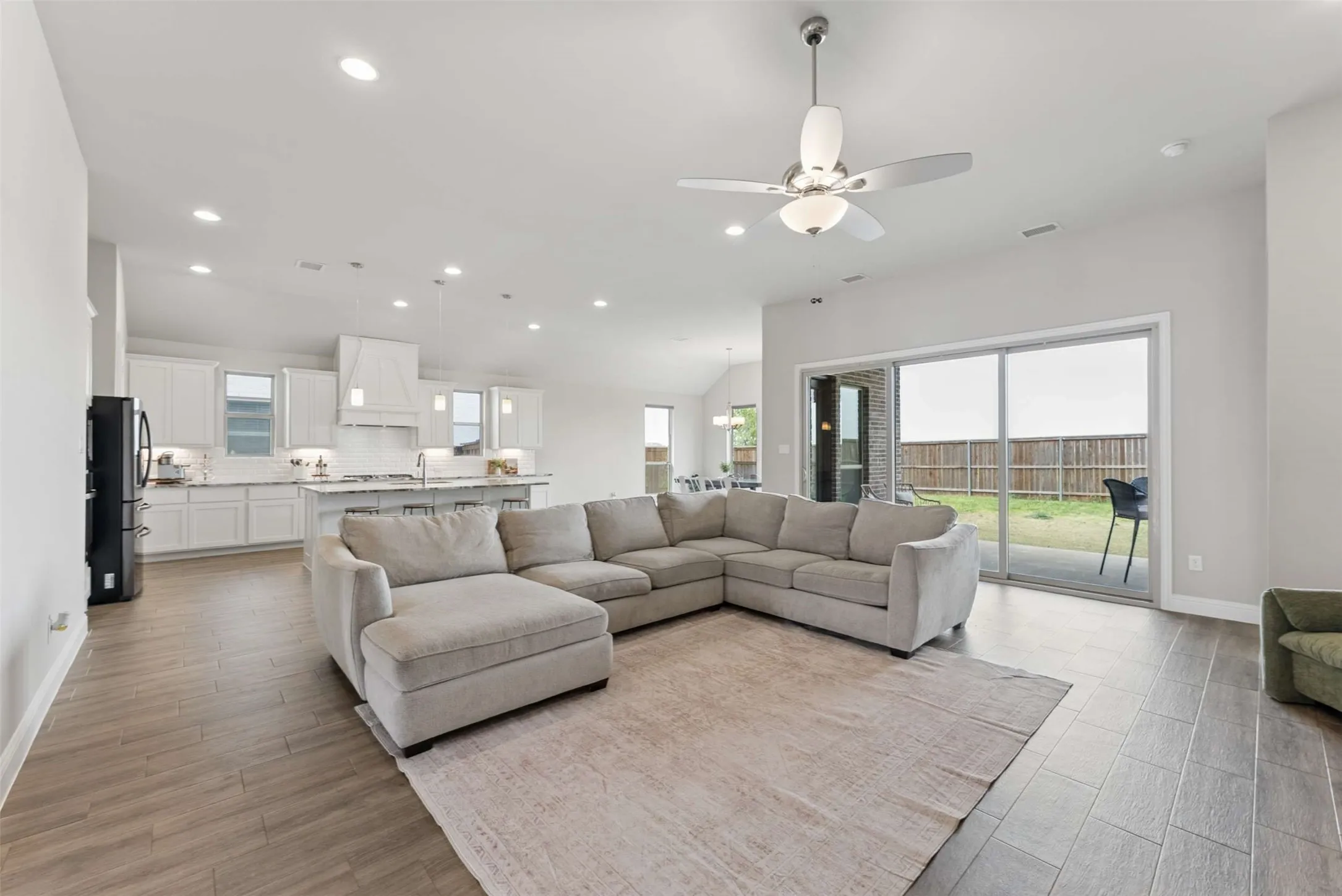 Single Family Residence For Sale in Collin County , 1817 Scotney Court, Celina, Texas 75009, 4 Bedroom, 3 Bathroom, 3 Garage spaces, 2,782 Sqft, built in 2021, Preowned, mls#21223555, Real Estate Agent in Celina, Homes For Sale in Collin county, Homes For Sale in Celina, Realtor in Celina Texas, Real Estate Brokerage Independent Realty Texas, Luminita Cordes Realtor