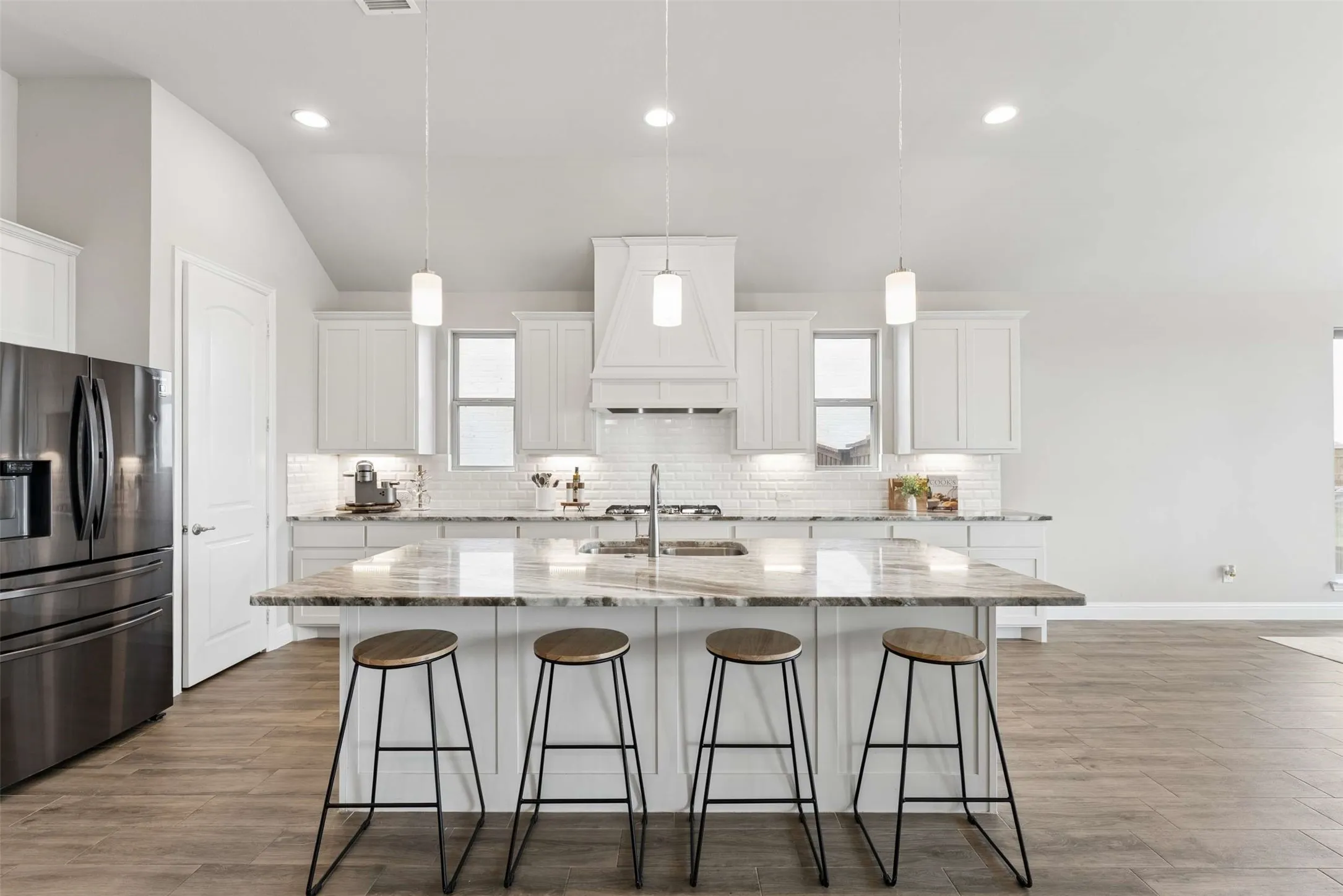 Single Family Residence For Sale in Collin County , 1817 Scotney Court, Celina, Texas 75009, 4 Bedroom, 3 Bathroom, 3 Garage spaces, 2,782 Sqft, built in 2021, Preowned, mls#21223555, Real Estate Agent in Celina, Homes For Sale in Collin county, Homes For Sale in Celina, Realtor in Celina Texas, Real Estate Brokerage Independent Realty Texas, Luminita Cordes Realtor
