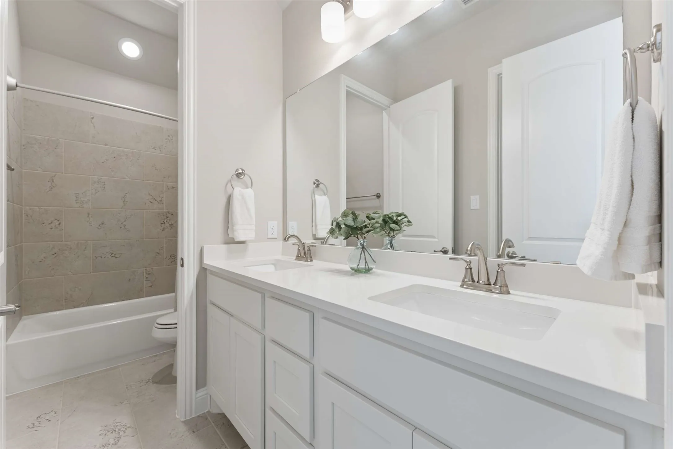Single Family Residence For Sale in Collin County , 1817 Scotney Court, Celina, Texas 75009, 4 Bedroom, 3 Bathroom, 3 Garage spaces, 2,782 Sqft, built in 2021, Preowned, mls#21223555, Real Estate Agent in Celina, Homes For Sale in Collin county, Homes For Sale in Celina, Realtor in Celina Texas, Real Estate Brokerage Independent Realty Texas, Luminita Cordes Realtor