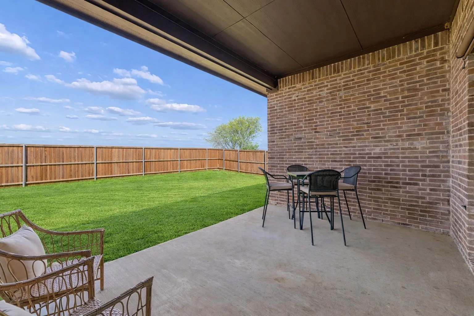 Single Family Residence For Sale in Collin County , 1817 Scotney Court, Celina, Texas 75009, 4 Bedroom, 3 Bathroom, 3 Garage spaces, 2,782 Sqft, built in 2021, Preowned, mls#21223555, Real Estate Agent in Celina, Homes For Sale in Collin county, Homes For Sale in Celina, Realtor in Celina Texas, Real Estate Brokerage Independent Realty Texas, Luminita Cordes Realtor