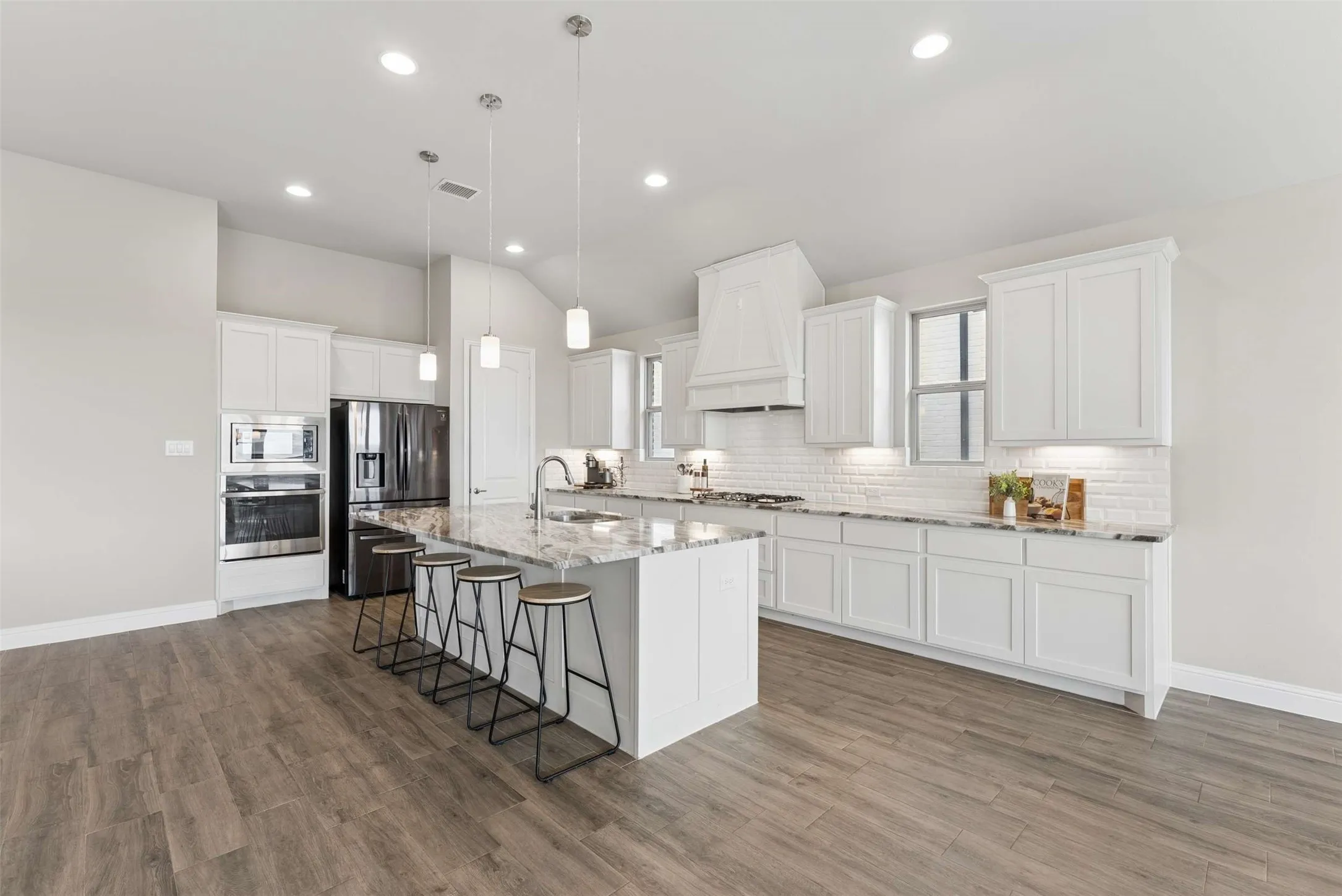 Single Family Residence For Sale in Collin County , 1817 Scotney Court, Celina, Texas 75009, 4 Bedroom, 3 Bathroom, 3 Garage spaces, 2,782 Sqft, built in 2021, Preowned, mls#21223555, Real Estate Agent in Celina, Homes For Sale in Collin county, Homes For Sale in Celina, Realtor in Celina Texas, Real Estate Brokerage Independent Realty Texas, Luminita Cordes Realtor