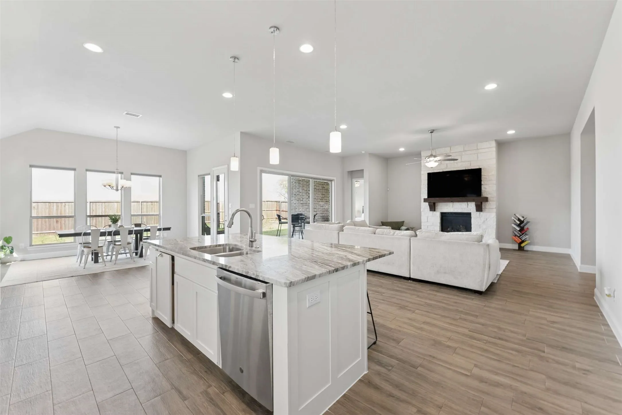 Single Family Residence For Sale in Collin County , 1817 Scotney Court, Celina, Texas 75009, 4 Bedroom, 3 Bathroom, 3 Garage spaces, 2,782 Sqft, built in 2021, Preowned, mls#21223555, Real Estate Agent in Celina, Homes For Sale in Collin county, Homes For Sale in Celina, Realtor in Celina Texas, Real Estate Brokerage Independent Realty Texas, Luminita Cordes Realtor
