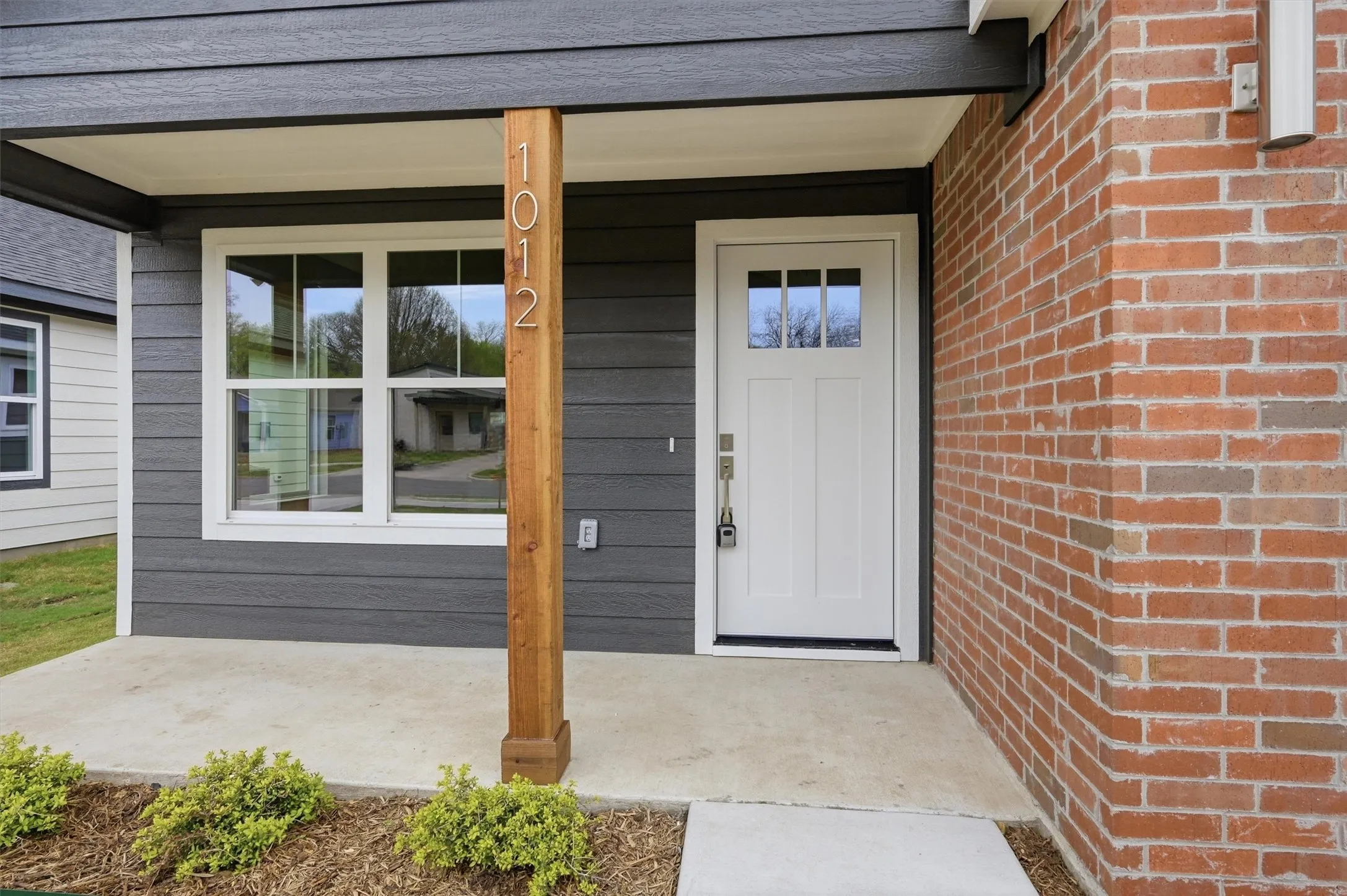Single Family Residence For Sale in Grayson County , 1012 S 1st Street, Sherman, Texas 75090, 2 Bedroom, 2 Bathroom, 1 Garage spaces, 946 Sqft, built in 2026, New Construction - Complete, mls#21225052, Real Estate Agent in Sherman, Homes For Sale in Grayson county, Homes For Sale in Sherman, Realtor in Sherman Texas, Real Estate Brokerage Independent Realty Texas, Luminita Cordes Realtor