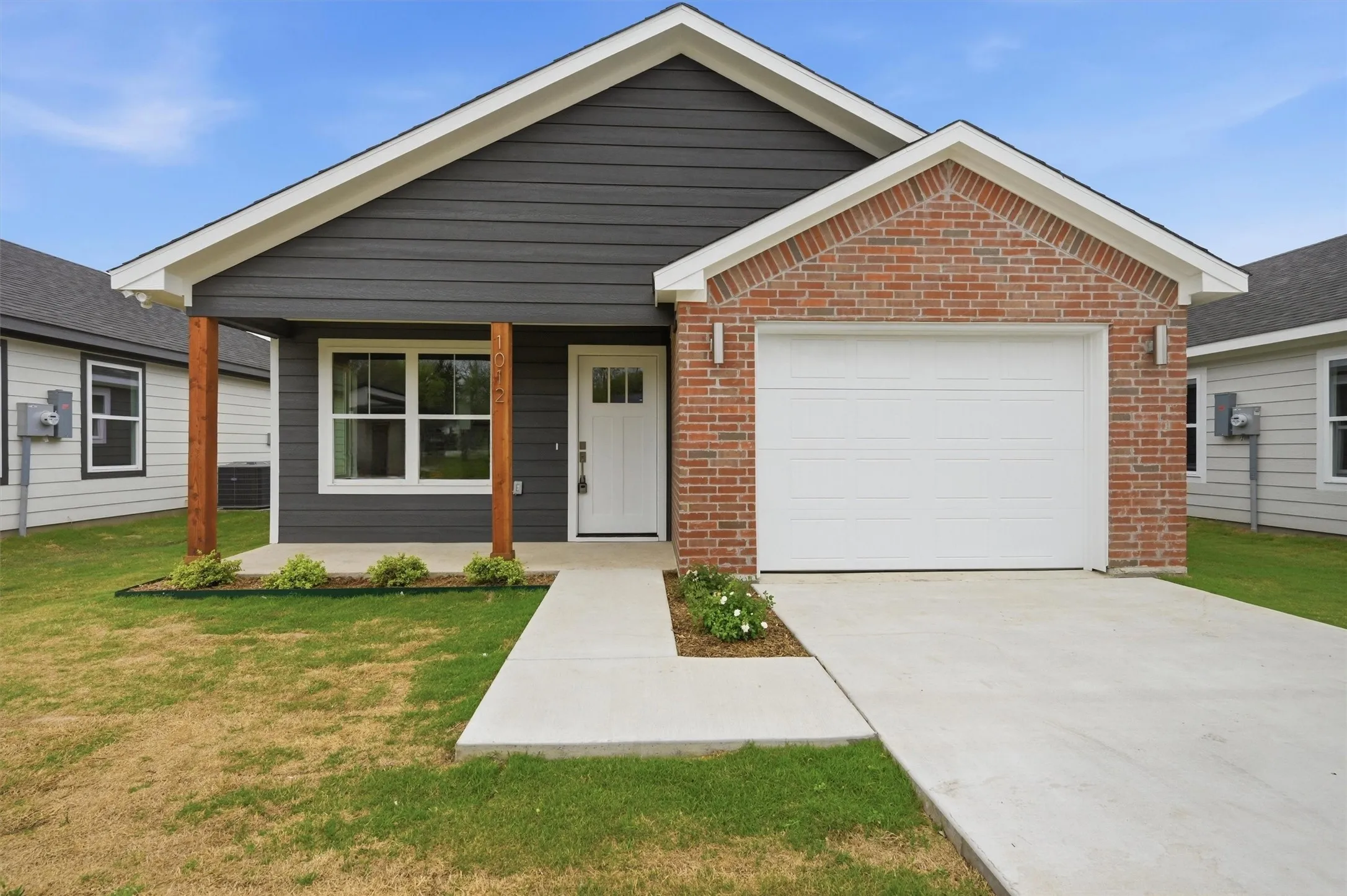 Single Family Residence For Sale in Grayson County , 1012 S 1st Street, Sherman, Texas 75090, 2 Bedroom, 2 Bathroom, 1 Garage spaces, 946 Sqft, built in 2026, New Construction - Complete, mls#21225052, Real Estate Agent in Sherman, Homes For Sale in Grayson county, Homes For Sale in Sherman, Realtor in Sherman Texas, Real Estate Brokerage Independent Realty Texas, Luminita Cordes Realtor