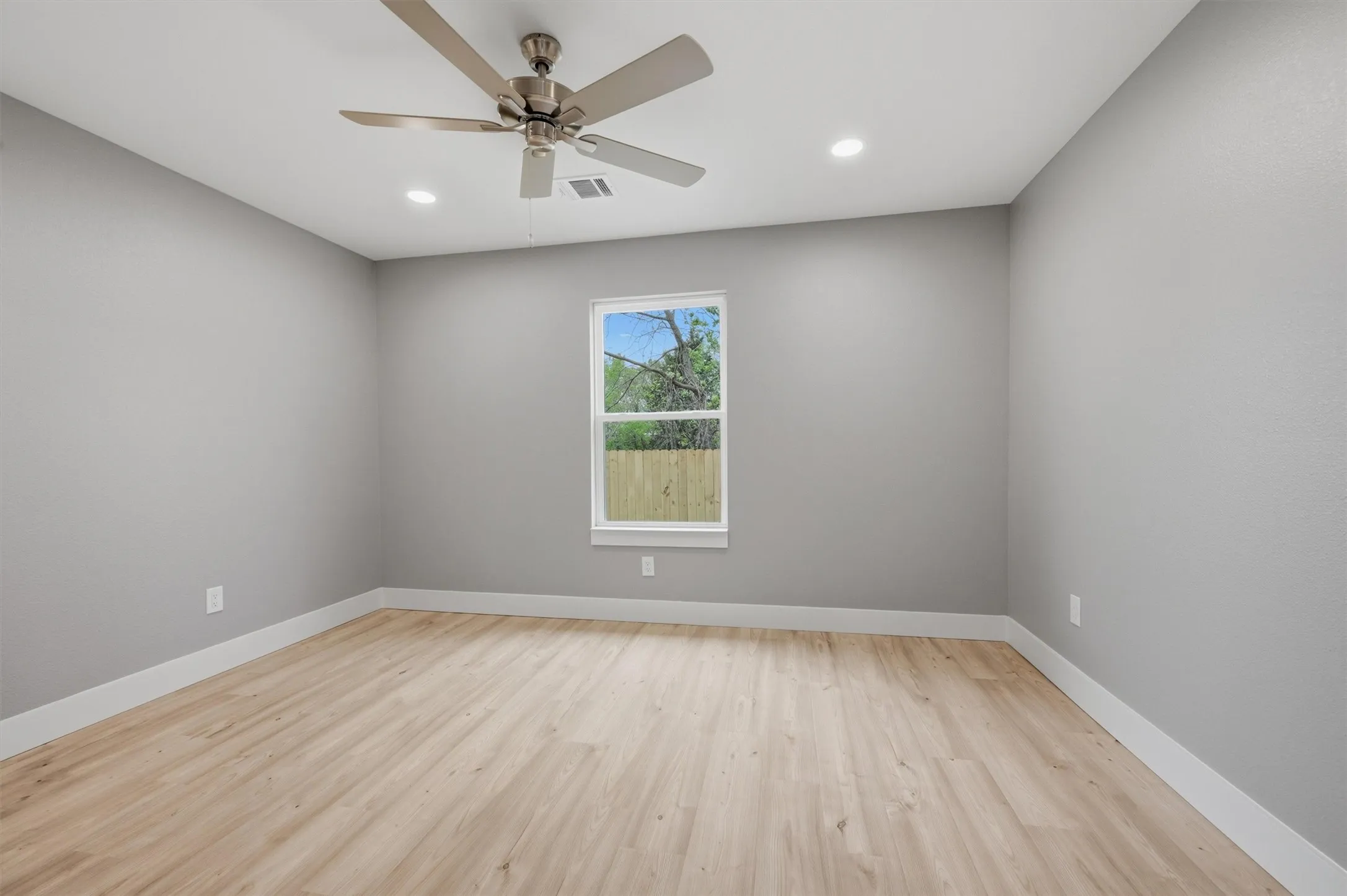 Single Family Residence For Sale in Grayson County , 1012 S 1st Street, Sherman, Texas 75090, 2 Bedroom, 2 Bathroom, 1 Garage spaces, 946 Sqft, built in 2026, New Construction - Complete, mls#21225052, Real Estate Agent in Sherman, Homes For Sale in Grayson county, Homes For Sale in Sherman, Realtor in Sherman Texas, Real Estate Brokerage Independent Realty Texas, Luminita Cordes Realtor