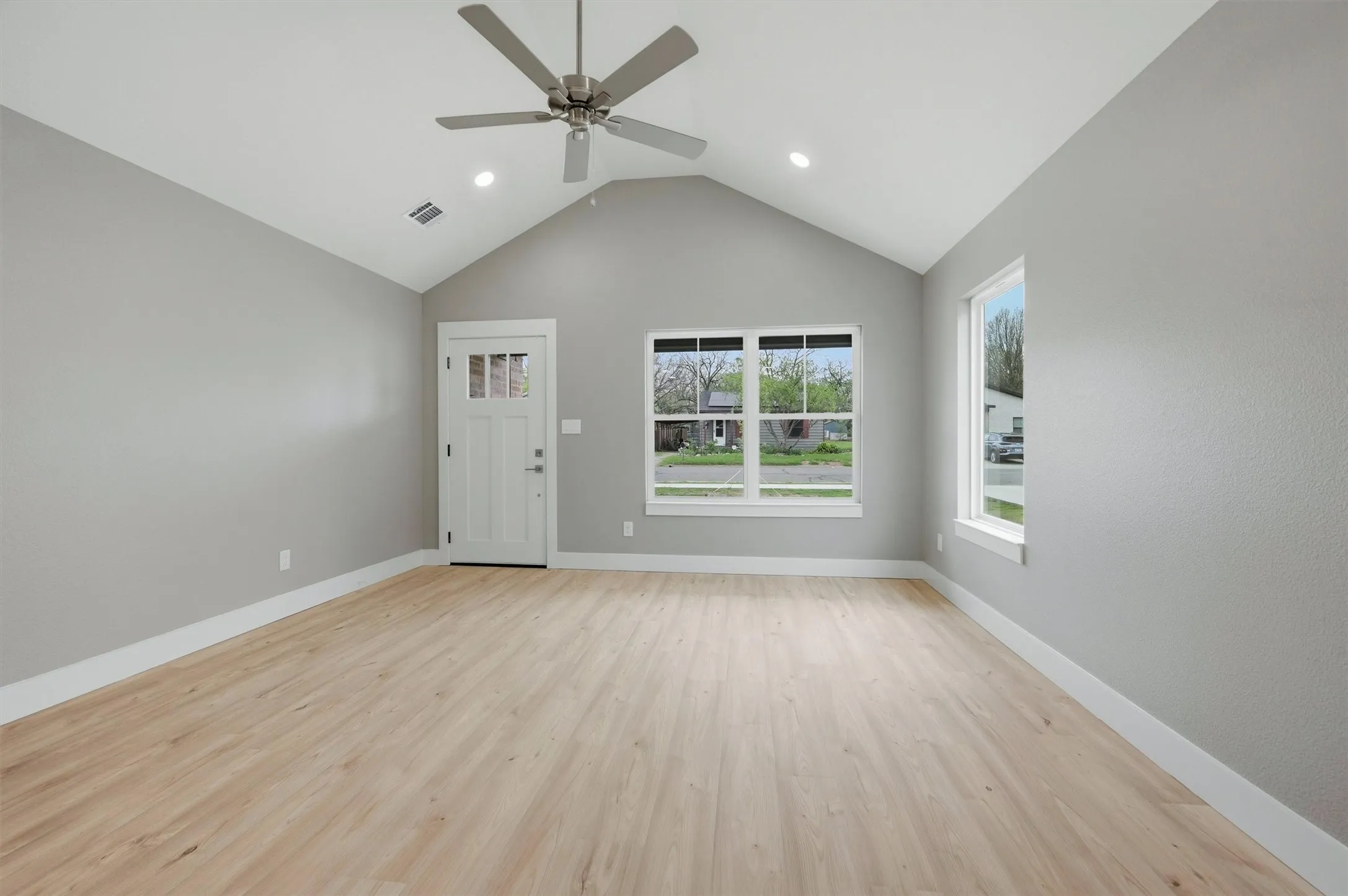 Single Family Residence For Sale in Grayson County , 1012 S 1st Street, Sherman, Texas 75090, 2 Bedroom, 2 Bathroom, 1 Garage spaces, 946 Sqft, built in 2026, New Construction - Complete, mls#21225052, Real Estate Agent in Sherman, Homes For Sale in Grayson county, Homes For Sale in Sherman, Realtor in Sherman Texas, Real Estate Brokerage Independent Realty Texas, Luminita Cordes Realtor