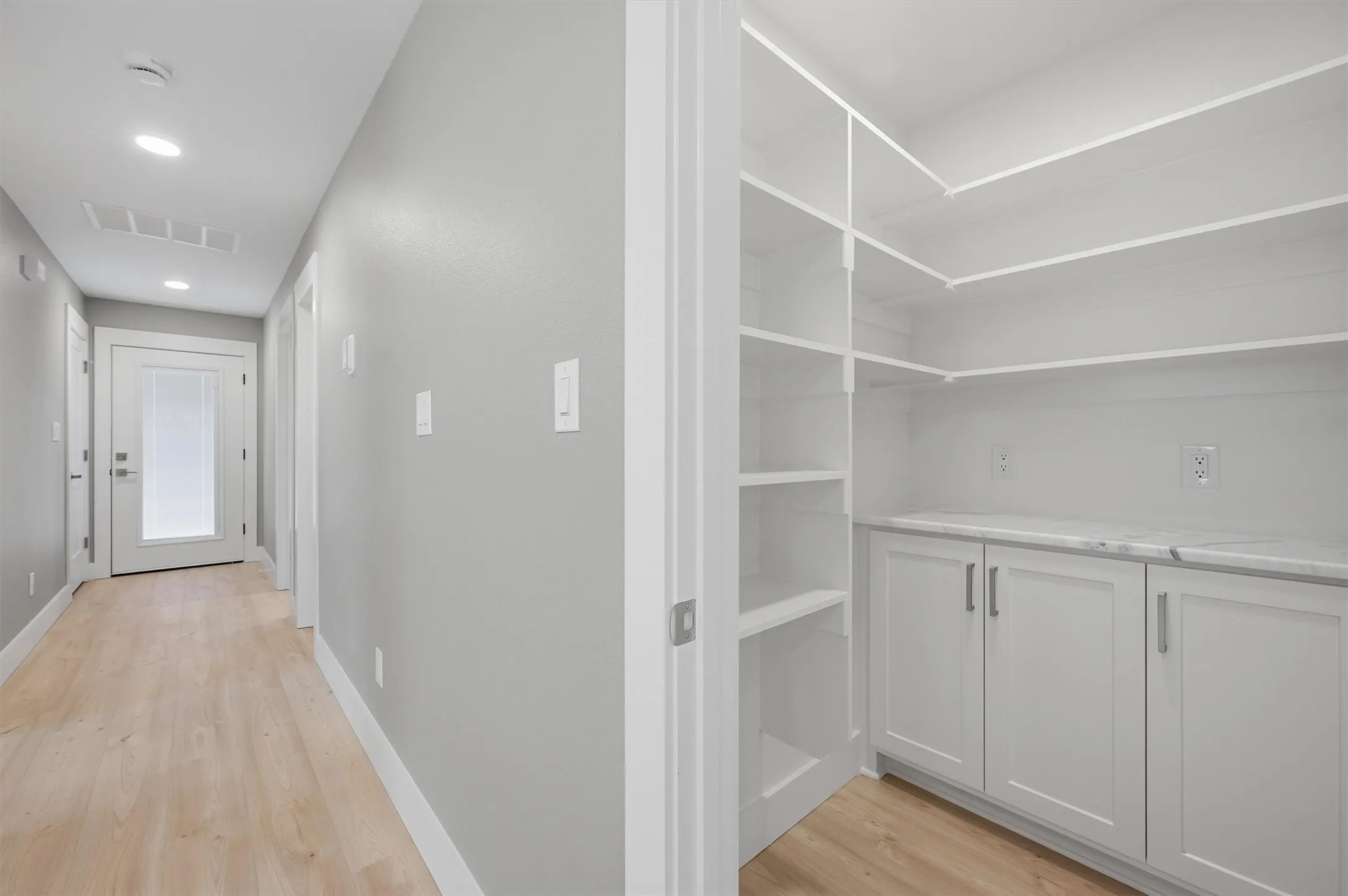 Single Family Residence For Sale in Grayson County , 1012 S 1st Street, Sherman, Texas 75090, 2 Bedroom, 2 Bathroom, 1 Garage spaces, 946 Sqft, built in 2026, New Construction - Complete, mls#21225052, Real Estate Agent in Sherman, Homes For Sale in Grayson county, Homes For Sale in Sherman, Realtor in Sherman Texas, Real Estate Brokerage Independent Realty Texas, Luminita Cordes Realtor