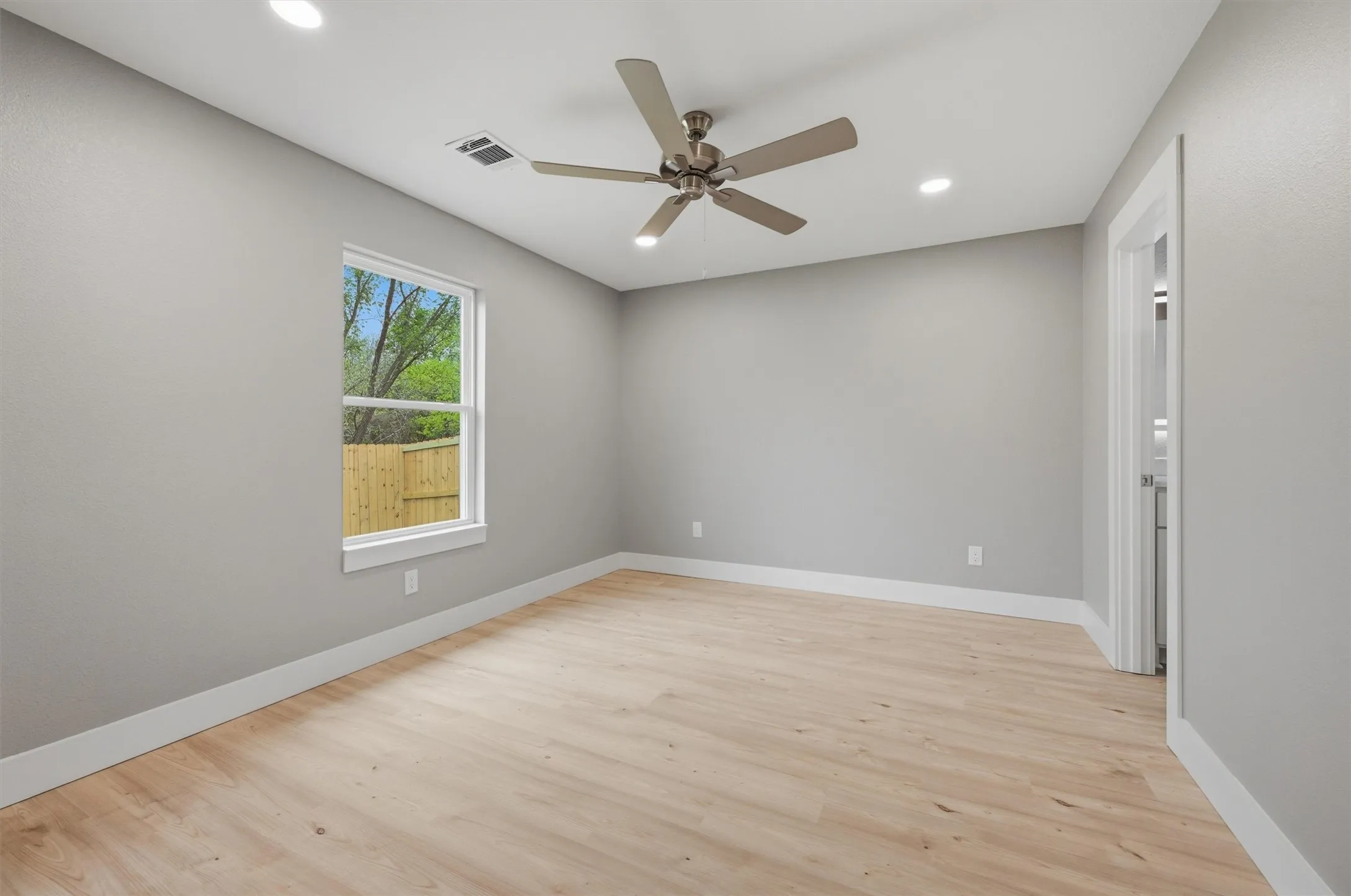 Single Family Residence For Sale in Grayson County , 1012 S 1st Street, Sherman, Texas 75090, 2 Bedroom, 2 Bathroom, 1 Garage spaces, 946 Sqft, built in 2026, New Construction - Complete, mls#21225052, Real Estate Agent in Sherman, Homes For Sale in Grayson county, Homes For Sale in Sherman, Realtor in Sherman Texas, Real Estate Brokerage Independent Realty Texas, Luminita Cordes Realtor