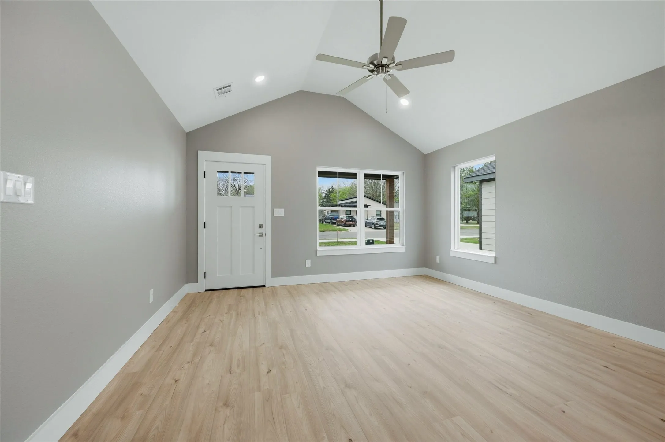 Single Family Residence For Sale in Grayson County , 1012 S 1st Street, Sherman, Texas 75090, 2 Bedroom, 2 Bathroom, 1 Garage spaces, 946 Sqft, built in 2026, New Construction - Complete, mls#21225052, Real Estate Agent in Sherman, Homes For Sale in Grayson county, Homes For Sale in Sherman, Realtor in Sherman Texas, Real Estate Brokerage Independent Realty Texas, Luminita Cordes Realtor