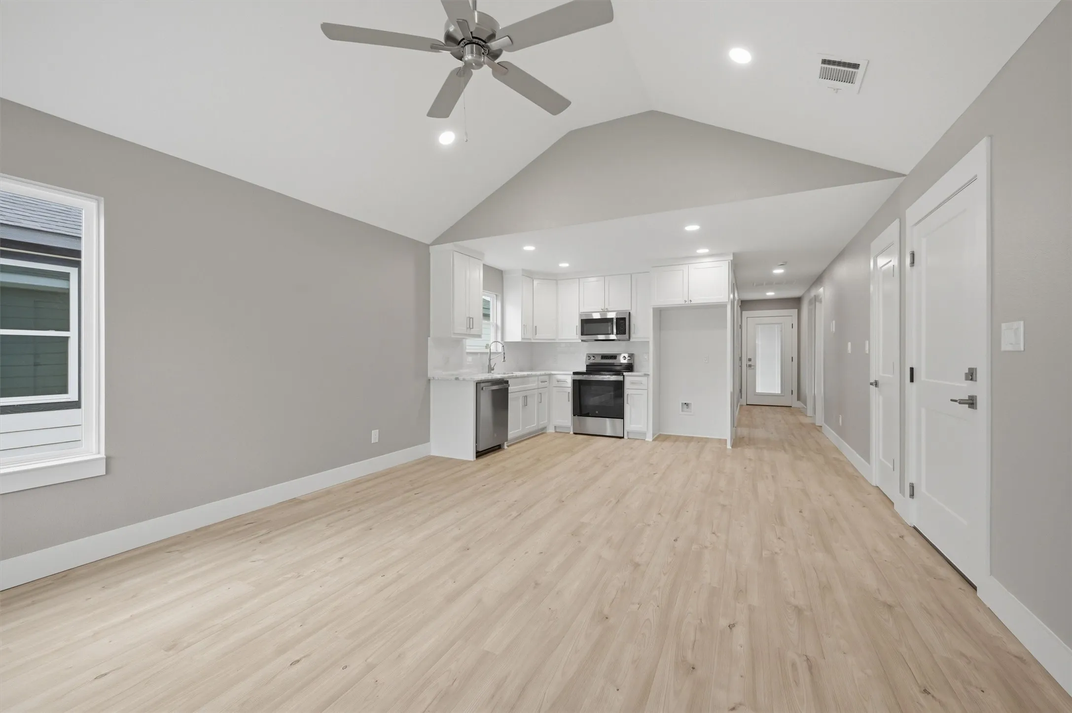 Single Family Residence For Sale in Grayson County , 1012 S 1st Street, Sherman, Texas 75090, 2 Bedroom, 2 Bathroom, 1 Garage spaces, 946 Sqft, built in 2026, New Construction - Complete, mls#21225052, Real Estate Agent in Sherman, Homes For Sale in Grayson county, Homes For Sale in Sherman, Realtor in Sherman Texas, Real Estate Brokerage Independent Realty Texas, Luminita Cordes Realtor