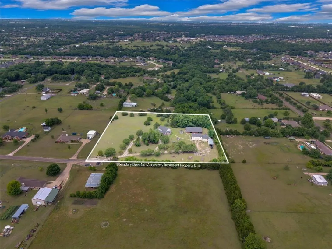 Single Family Residence For Sale in Ellis County , 6441 Bois D Arc Circle, Midlothian, Texas 76065, 4 Bedroom, 3 Bathroom, 3 Garage spaces, 2,692 Sqft, built in 1996, Preowned, mls#21223006, Real Estate Agent in Midlothian, Homes For Sale in Ellis county, Homes For Sale in Midlothian, Realtor in Midlothian Texas, Real Estate Brokerage Independent Realty Texas, Luminita Cordes Realtor
