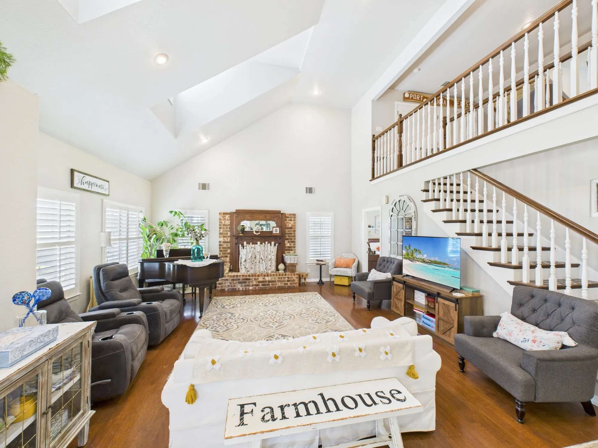 Brick fireplace, all windows have shutters