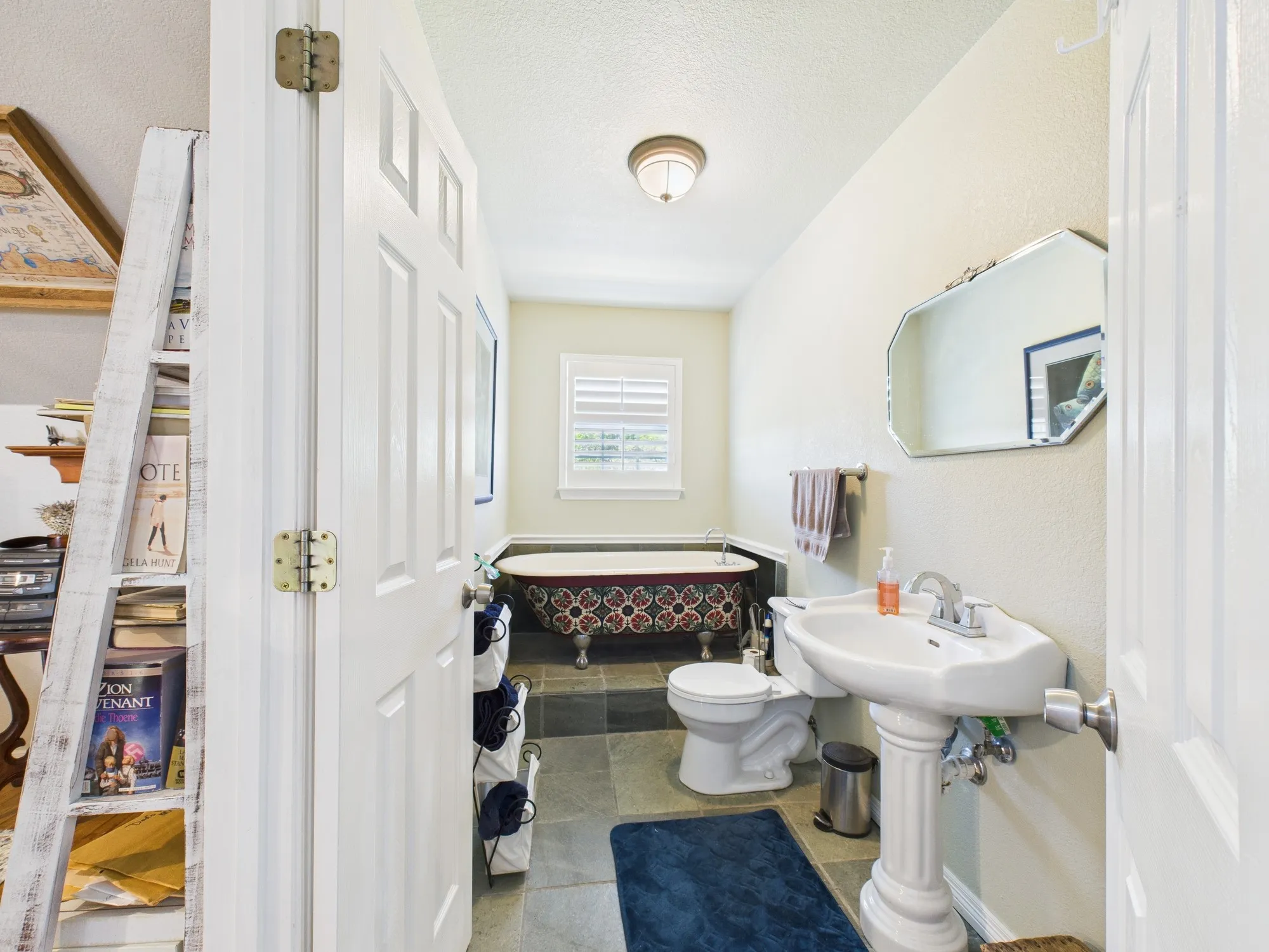 upstairs full bath