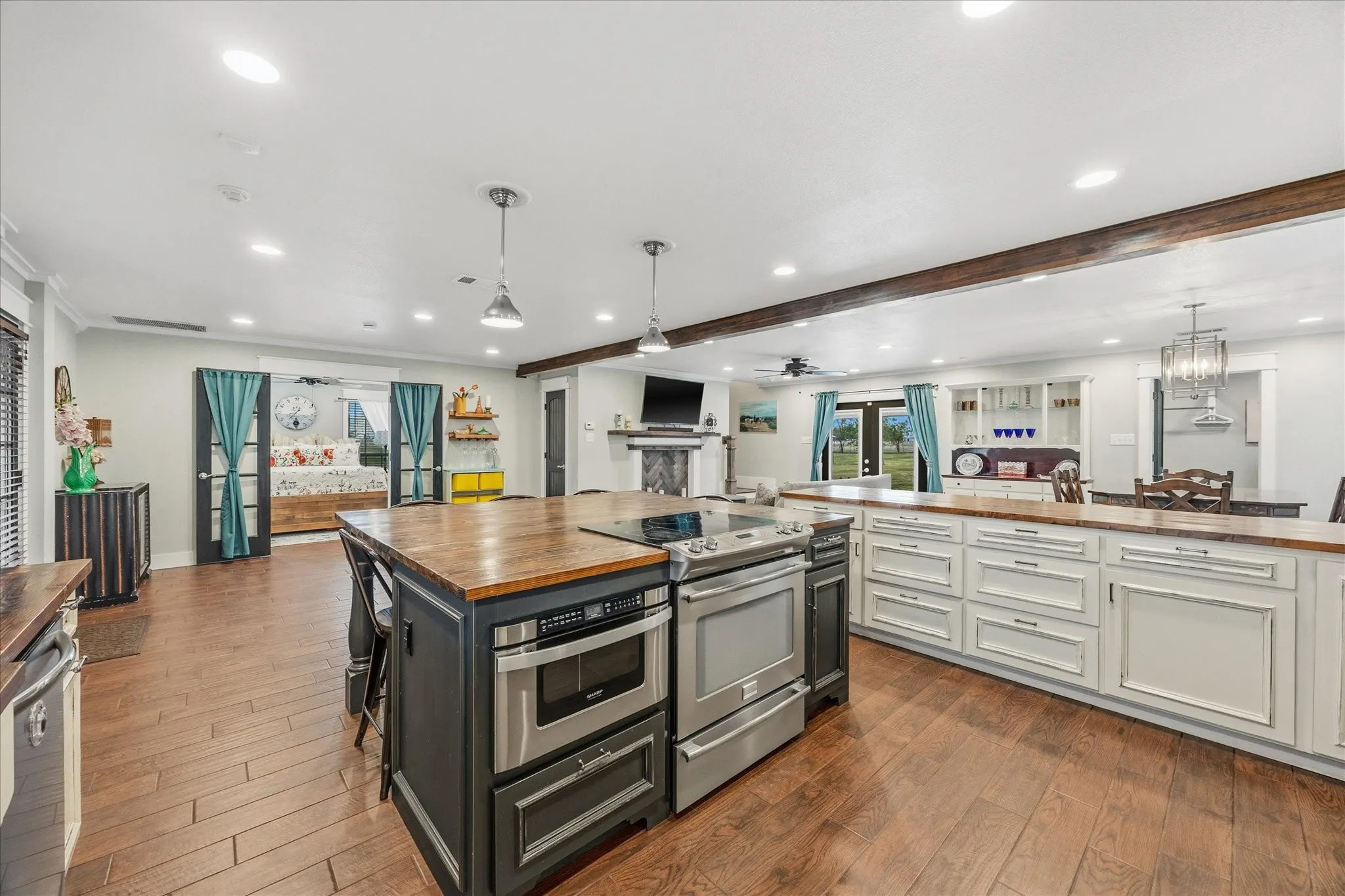 Single Family Residence For Sale in Kaufman County , 12204 Legacy Lane, Forney, Texas 75126, 3 Bedroom, 2 Bathroom, 1 Garage spaces, 2,493 Sqft, built in 2016, Preowned, mls#21223672, Real Estate Agent in Forney, Homes For Sale in Kaufman county, Homes For Sale in Forney, Realtor in Forney Texas, Real Estate Brokerage Independent Realty Texas, Luminita Cordes Realtor
