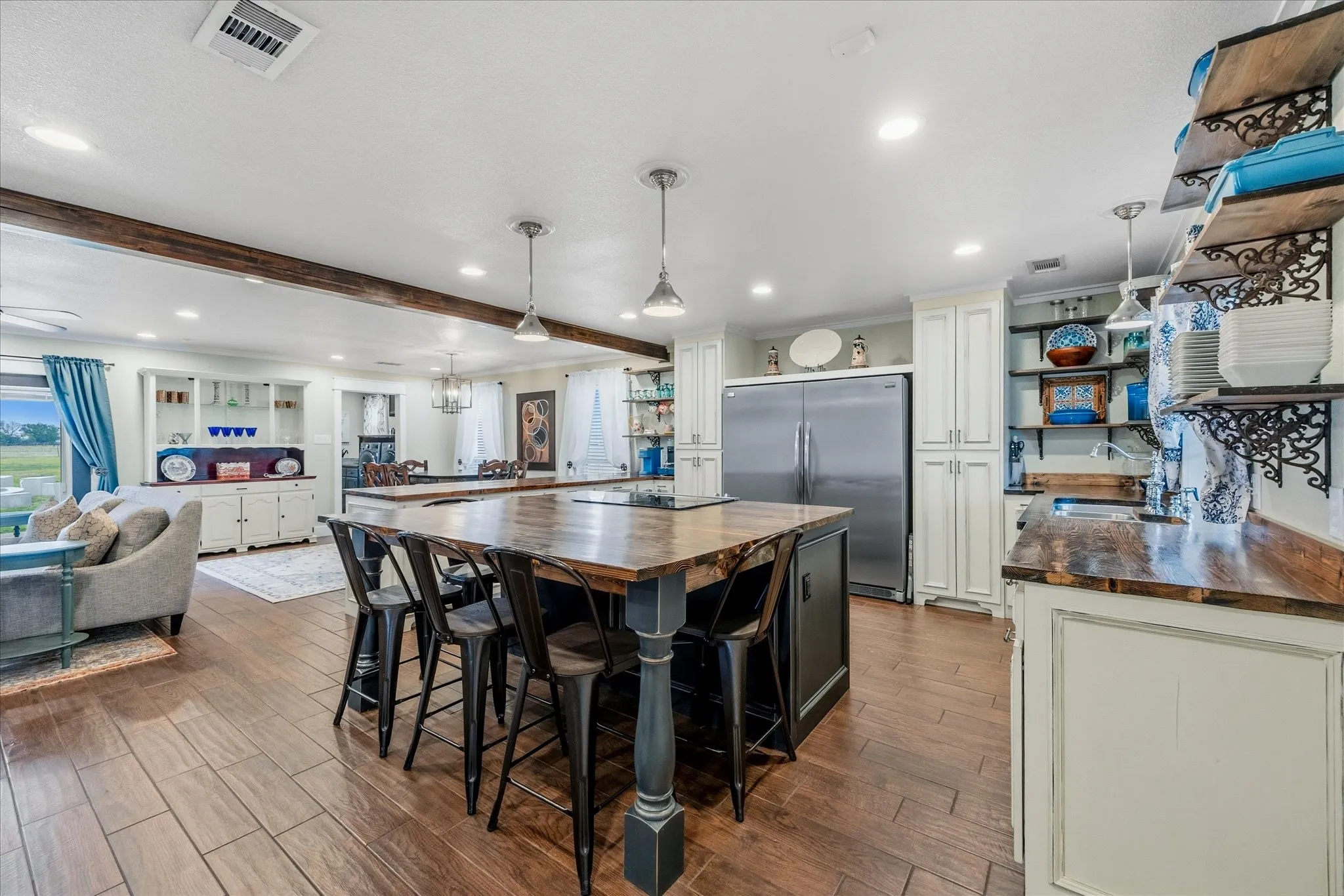 Single Family Residence For Sale in Kaufman County , 12204 Legacy Lane, Forney, Texas 75126, 3 Bedroom, 2 Bathroom, 1 Garage spaces, 2,493 Sqft, built in 2016, Preowned, mls#21223672, Real Estate Agent in Forney, Homes For Sale in Kaufman county, Homes For Sale in Forney, Realtor in Forney Texas, Real Estate Brokerage Independent Realty Texas, Luminita Cordes Realtor