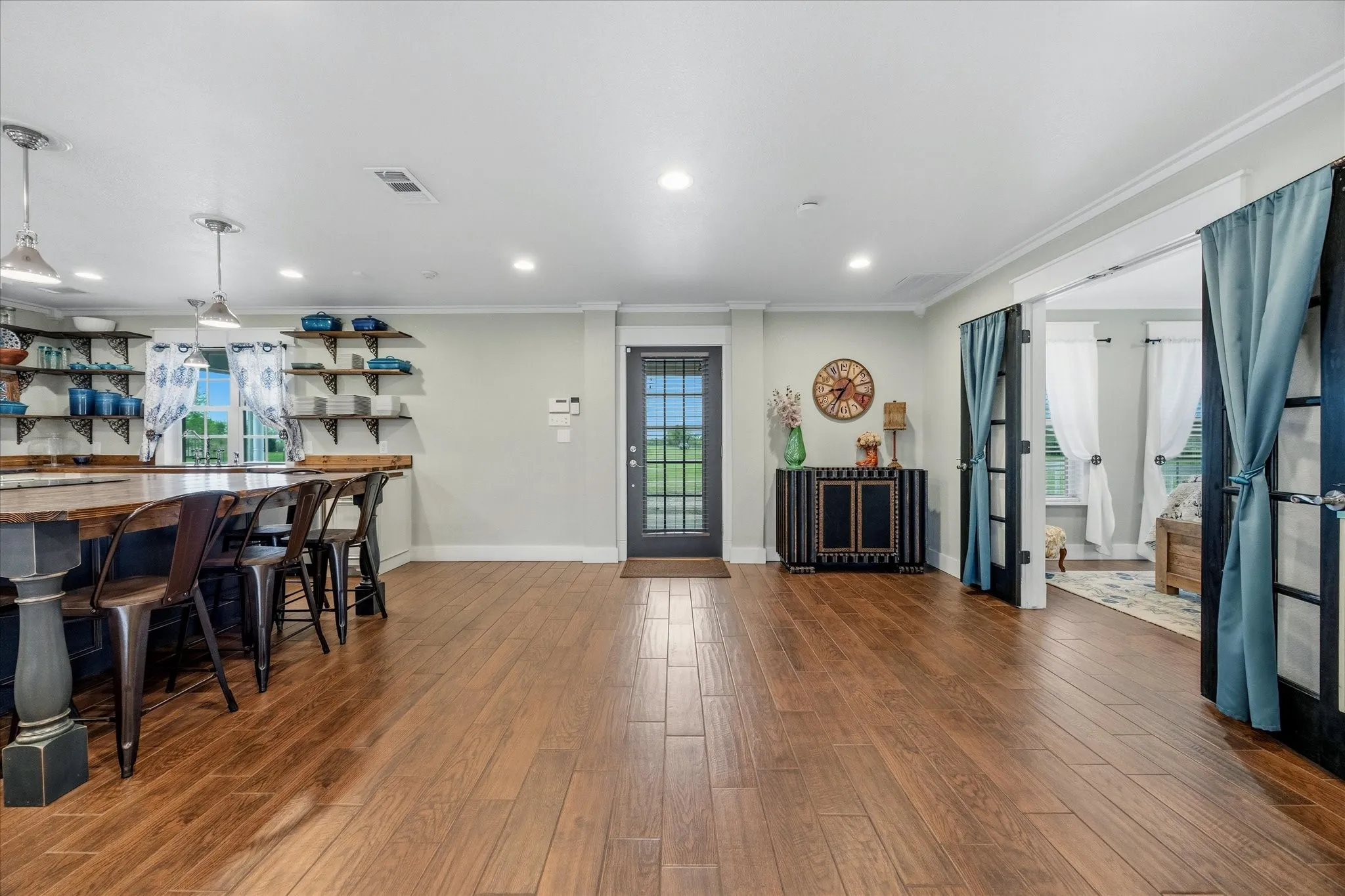 Single Family Residence For Sale in Kaufman County , 12204 Legacy Lane, Forney, Texas 75126, 3 Bedroom, 2 Bathroom, 1 Garage spaces, 2,493 Sqft, built in 2016, Preowned, mls#21223672, Real Estate Agent in Forney, Homes For Sale in Kaufman county, Homes For Sale in Forney, Realtor in Forney Texas, Real Estate Brokerage Independent Realty Texas, Luminita Cordes Realtor