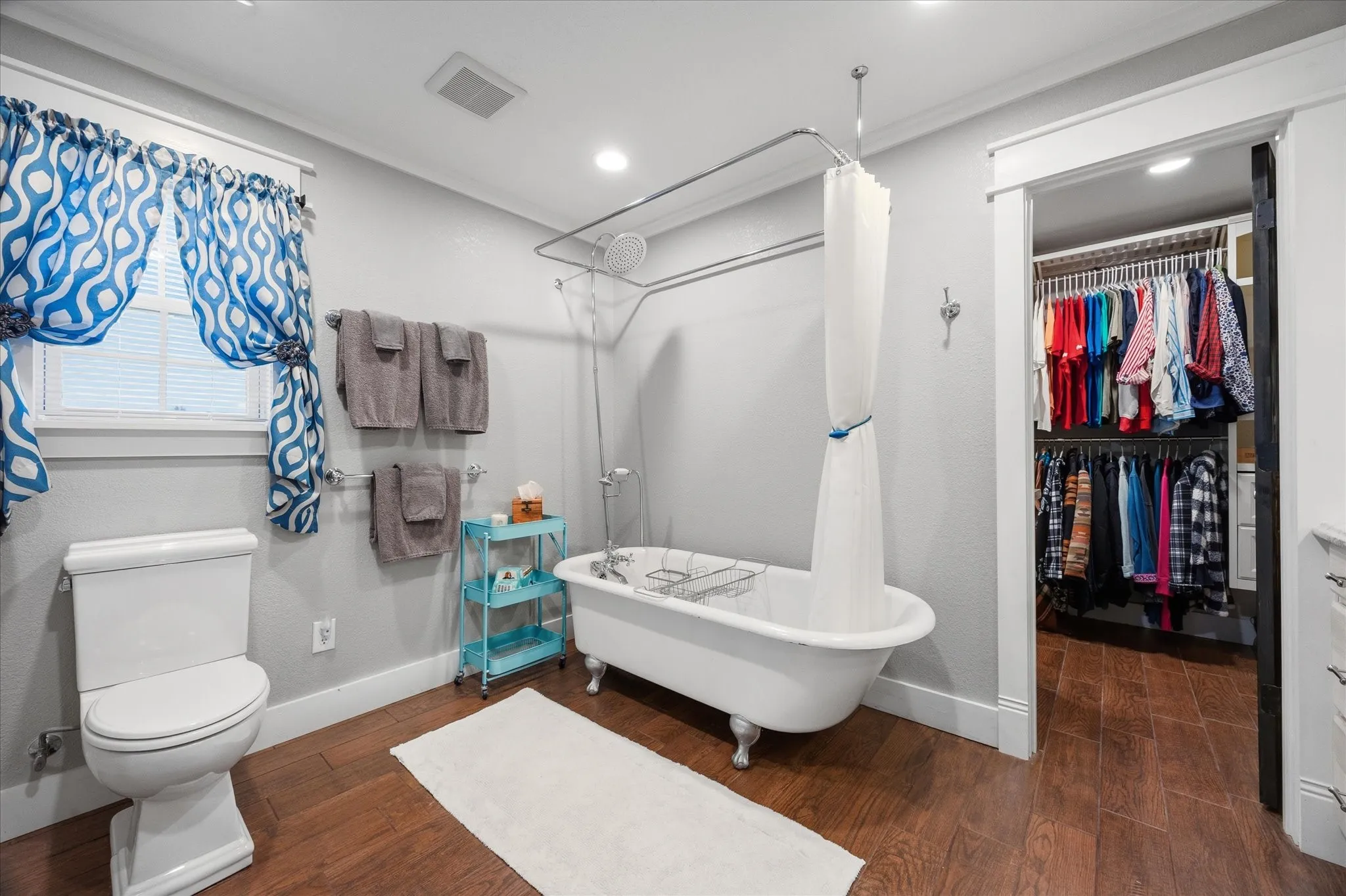 Single Family Residence For Sale in Kaufman County , 12204 Legacy Lane, Forney, Texas 75126, 3 Bedroom, 2 Bathroom, 1 Garage spaces, 2,493 Sqft, built in 2016, Preowned, mls#21223672, Real Estate Agent in Forney, Homes For Sale in Kaufman county, Homes For Sale in Forney, Realtor in Forney Texas, Real Estate Brokerage Independent Realty Texas, Luminita Cordes Realtor