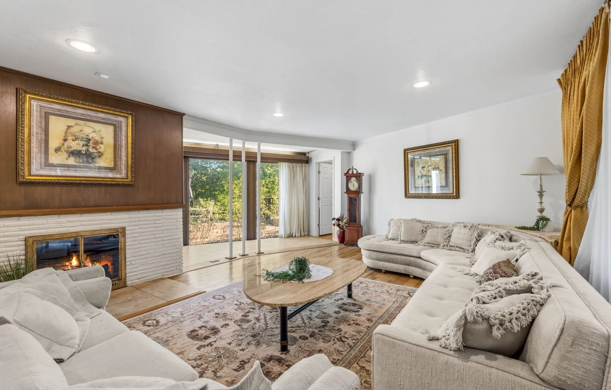 Single Family Residence For Sale in Tarrant County , 1504 Smilax Avenue, Fort Worth, Texas 76111, 4 Bedroom, 4 Bathroom, 2 Garage spaces, 5,608 Sqft, built in 1949, Preowned, mls#21225085, Real Estate Agent in Fort Worth, Homes For Sale in Tarrant county, Homes For Sale in Fort Worth, Realtor in Fort Worth Texas, Real Estate Brokerage Independent Realty Texas, Luminita Cordes Realtor