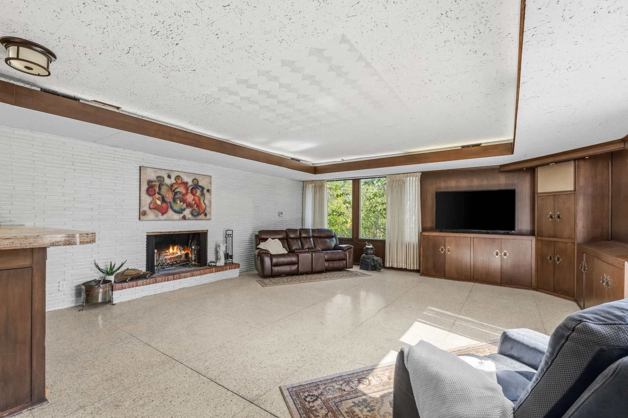 Single Family Residence For Sale in Tarrant County , 1504 Smilax Avenue, Fort Worth, Texas 76111, 4 Bedroom, 4 Bathroom, 2 Garage spaces, 5,608 Sqft, built in 1949, Preowned, mls#21225085, Real Estate Agent in Fort Worth, Homes For Sale in Tarrant county, Homes For Sale in Fort Worth, Realtor in Fort Worth Texas, Real Estate Brokerage Independent Realty Texas, Luminita Cordes Realtor