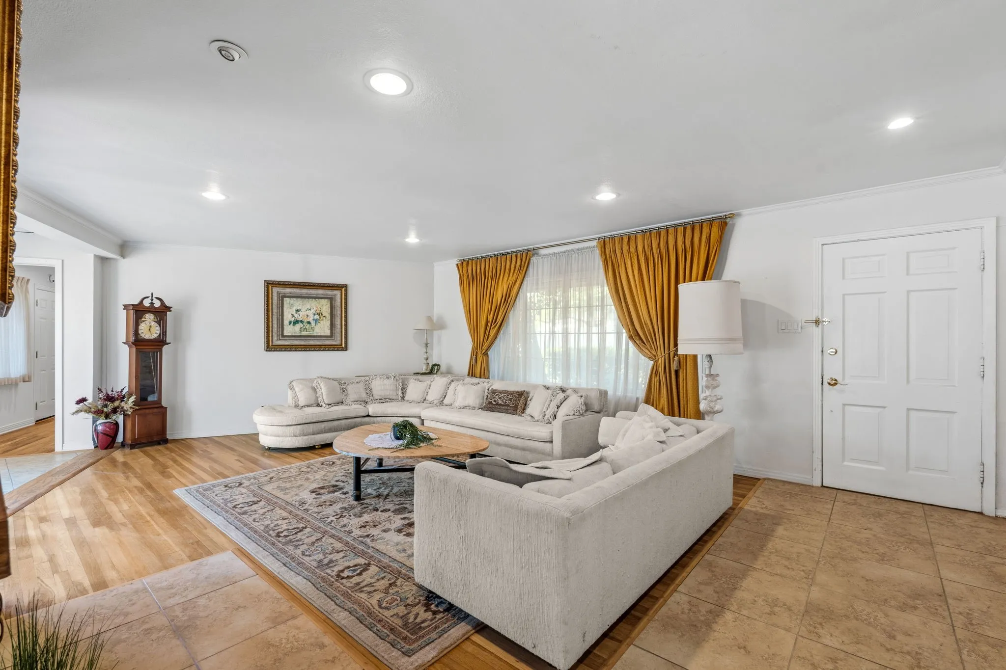 Single Family Residence For Sale in Tarrant County , 1504 Smilax Avenue, Fort Worth, Texas 76111, 4 Bedroom, 4 Bathroom, 2 Garage spaces, 5,608 Sqft, built in 1949, Preowned, mls#21225085, Real Estate Agent in Fort Worth, Homes For Sale in Tarrant county, Homes For Sale in Fort Worth, Realtor in Fort Worth Texas, Real Estate Brokerage Independent Realty Texas, Luminita Cordes Realtor