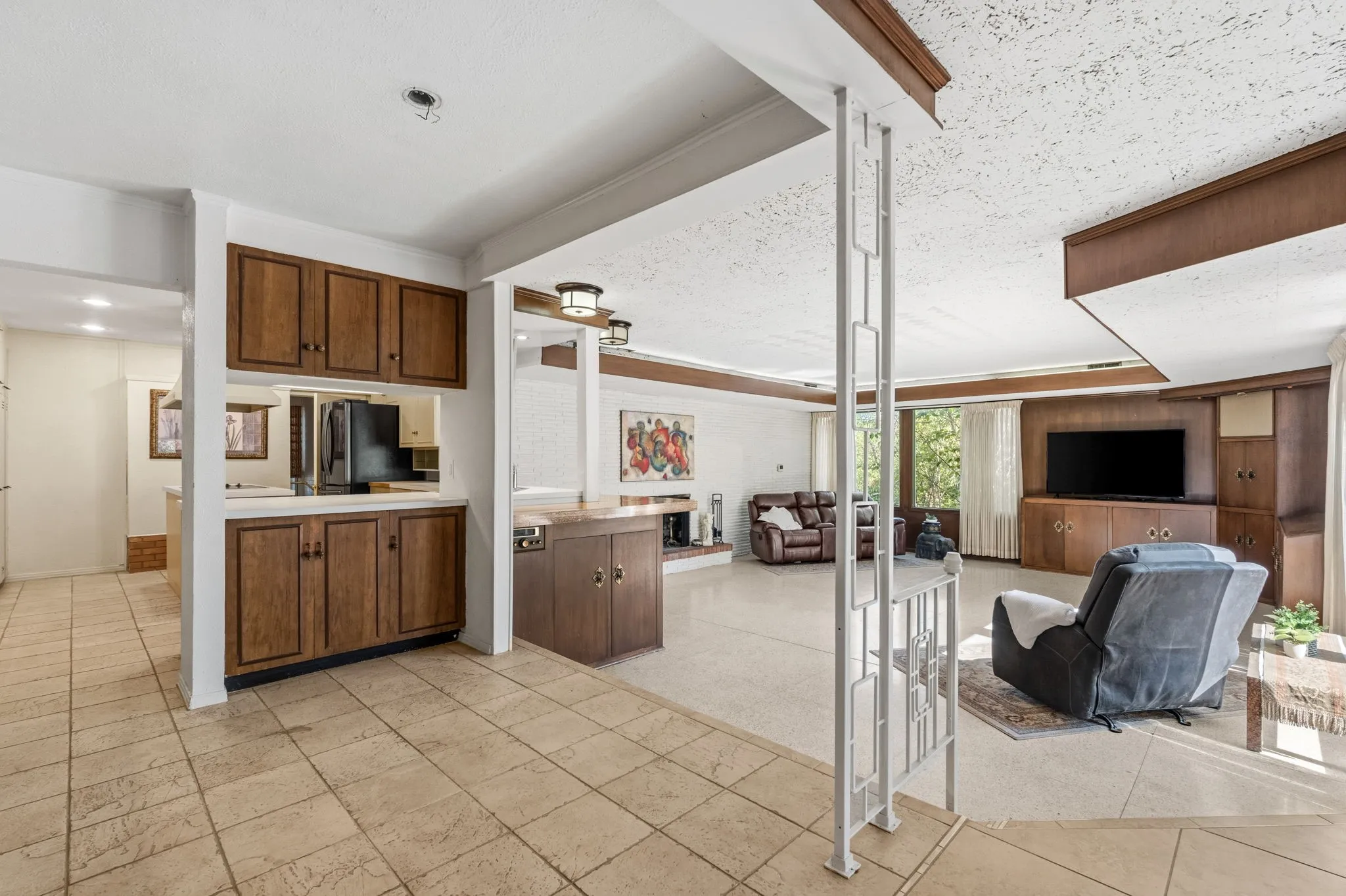 Single Family Residence For Sale in Tarrant County , 1504 Smilax Avenue, Fort Worth, Texas 76111, 4 Bedroom, 4 Bathroom, 2 Garage spaces, 5,608 Sqft, built in 1949, Preowned, mls#21225085, Real Estate Agent in Fort Worth, Homes For Sale in Tarrant county, Homes For Sale in Fort Worth, Realtor in Fort Worth Texas, Real Estate Brokerage Independent Realty Texas, Luminita Cordes Realtor