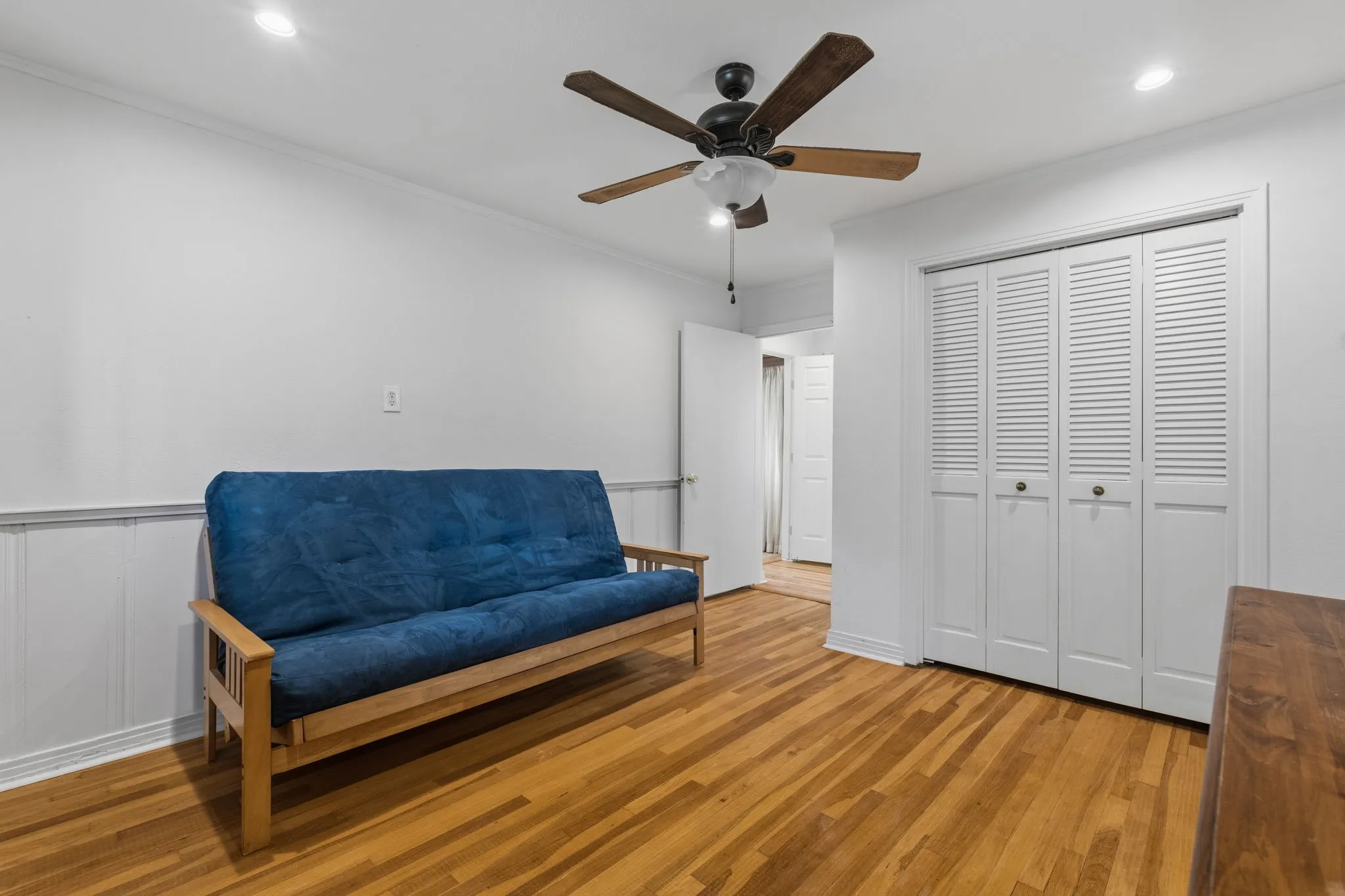 Single Family Residence For Sale in Tarrant County , 1504 Smilax Avenue, Fort Worth, Texas 76111, 4 Bedroom, 4 Bathroom, 2 Garage spaces, 5,608 Sqft, built in 1949, Preowned, mls#21225085, Real Estate Agent in Fort Worth, Homes For Sale in Tarrant county, Homes For Sale in Fort Worth, Realtor in Fort Worth Texas, Real Estate Brokerage Independent Realty Texas, Luminita Cordes Realtor